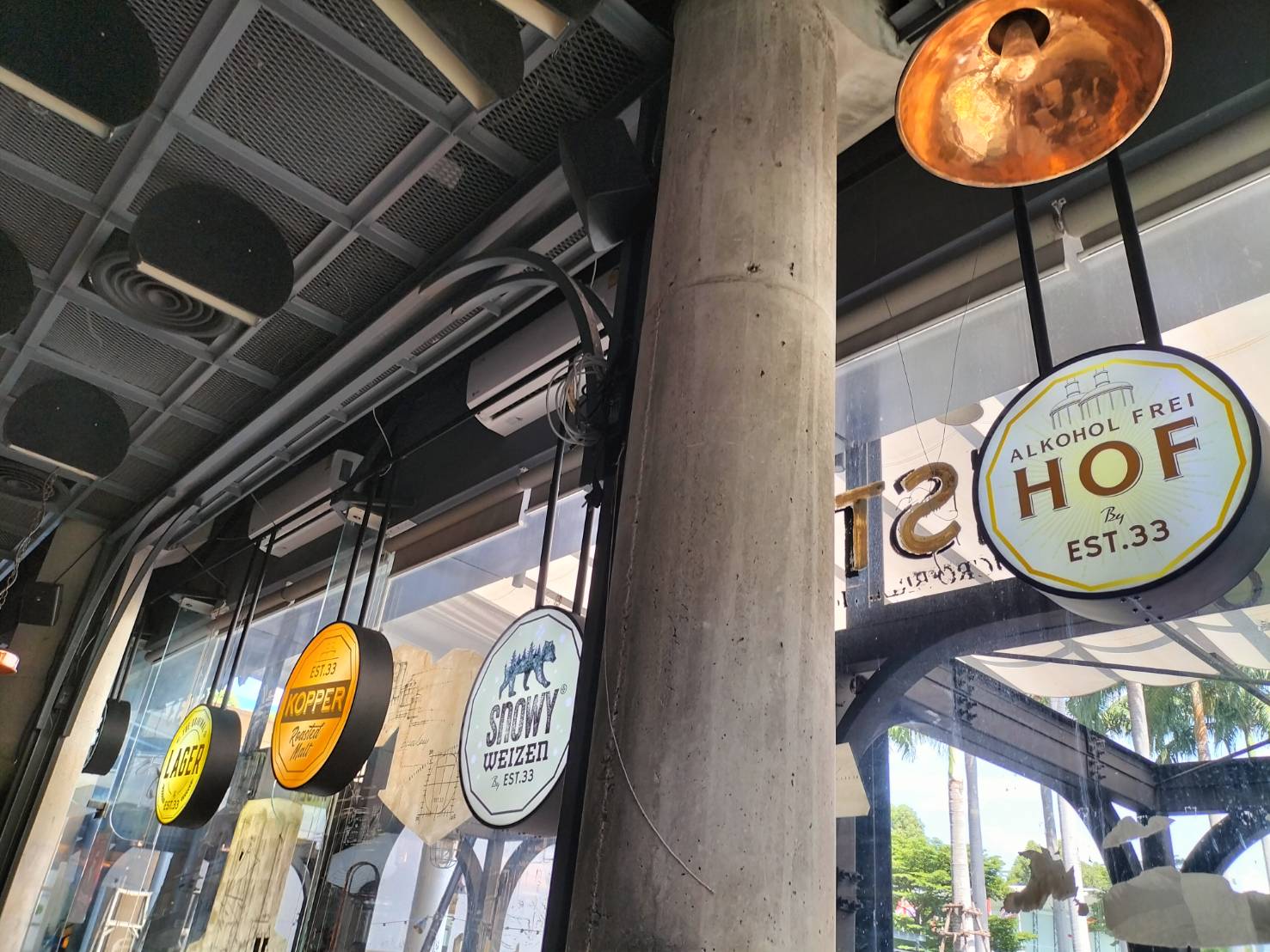 รับทำป้ายกล่องไฟ ป้ายกล่องไฟขาห้อยเพดาน งานร้านเบียร์