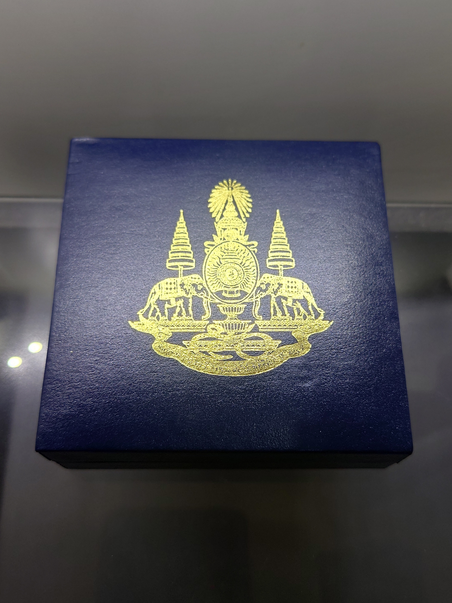 สมเด็จพระพุฒาจารย์ (โต พรฺหมฺรังษี) รุ่น กาญจนาภิเษก ๕๐ ปี เนื้อเงินขัดเงา พิธีพุทธาภิเษก ณ พระอุโบสถวัดระฆังโฆสิตารามฯ ปี2538 บล็อกกษาปณ์ กล่องเดิม