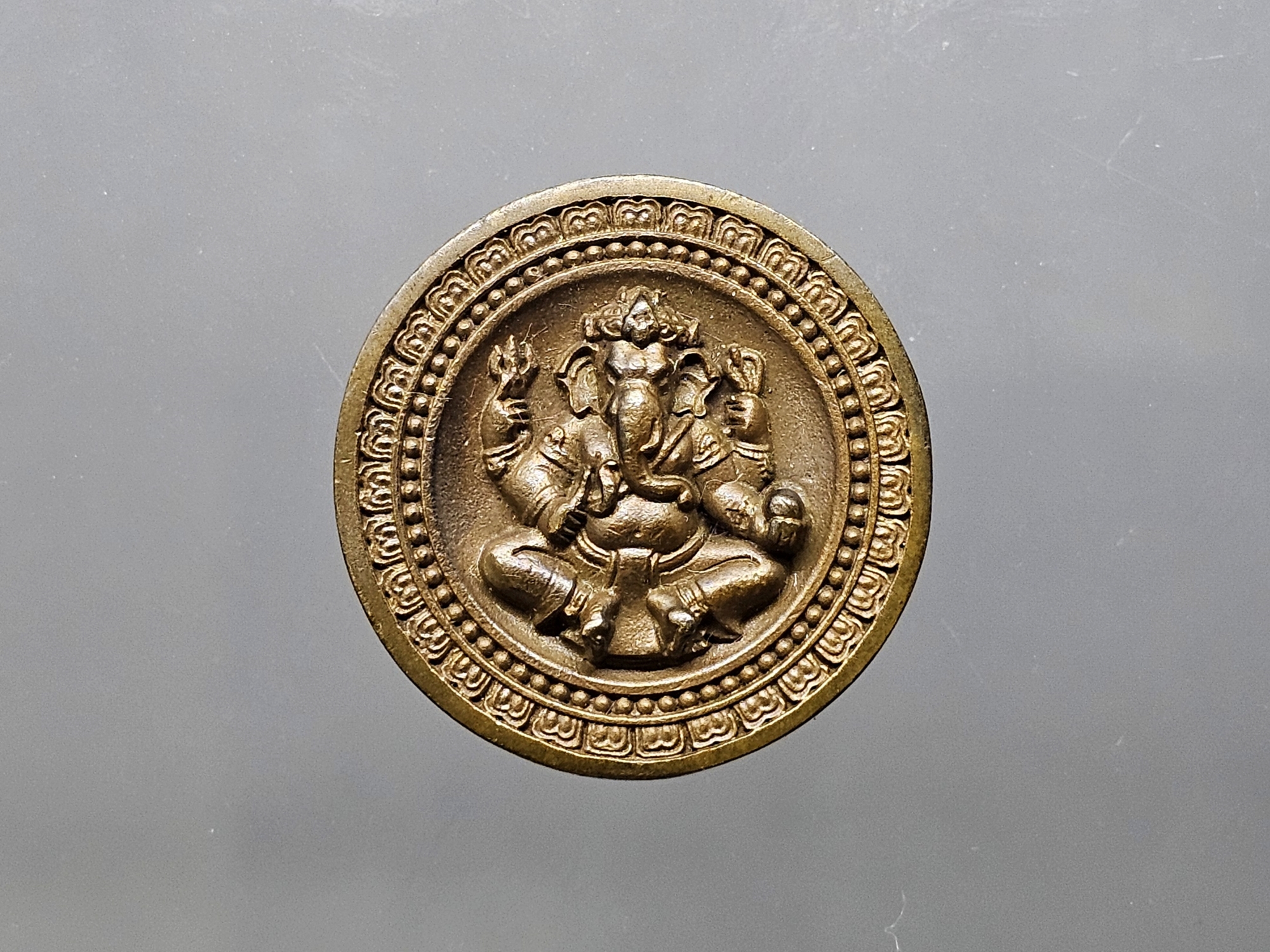 เหรียญพระพิฆเนศ มหาเทพแห่งความสำเร็จ เนื้อนวะ พิมพ์เล็ก รุ่นเบญจมงคล ครบ 50 ปี ททบ 5 ปี2551 พร้อมกล่องเดิม