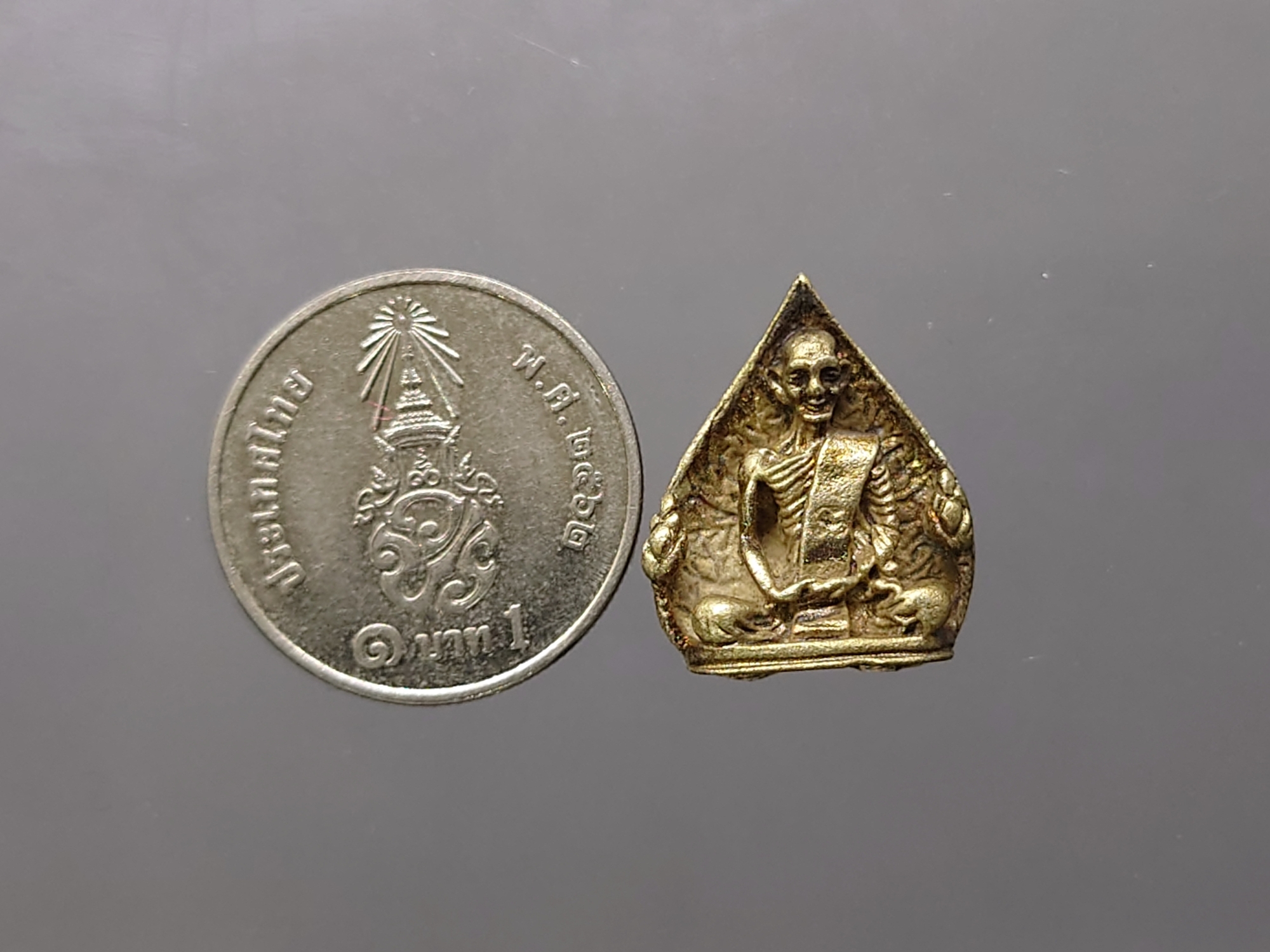 รูปเหมือนใบโพธิ์ ท่านเจ้าคุณนรรัตน์ ธมมวิตกโก เนื้อเงิน วัดเทพศิรินทราวาส ปี2520 พร้อมกล่องเดิม