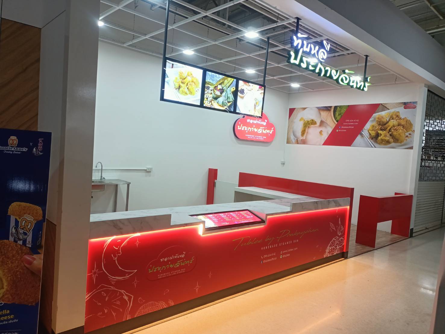 รับทำป้ายตกแต่งร้านอาหาร ป้ายตัวอักษร และป้ายกรอบไฟเมนู ป้ายทับหลี ประกายจันทร์