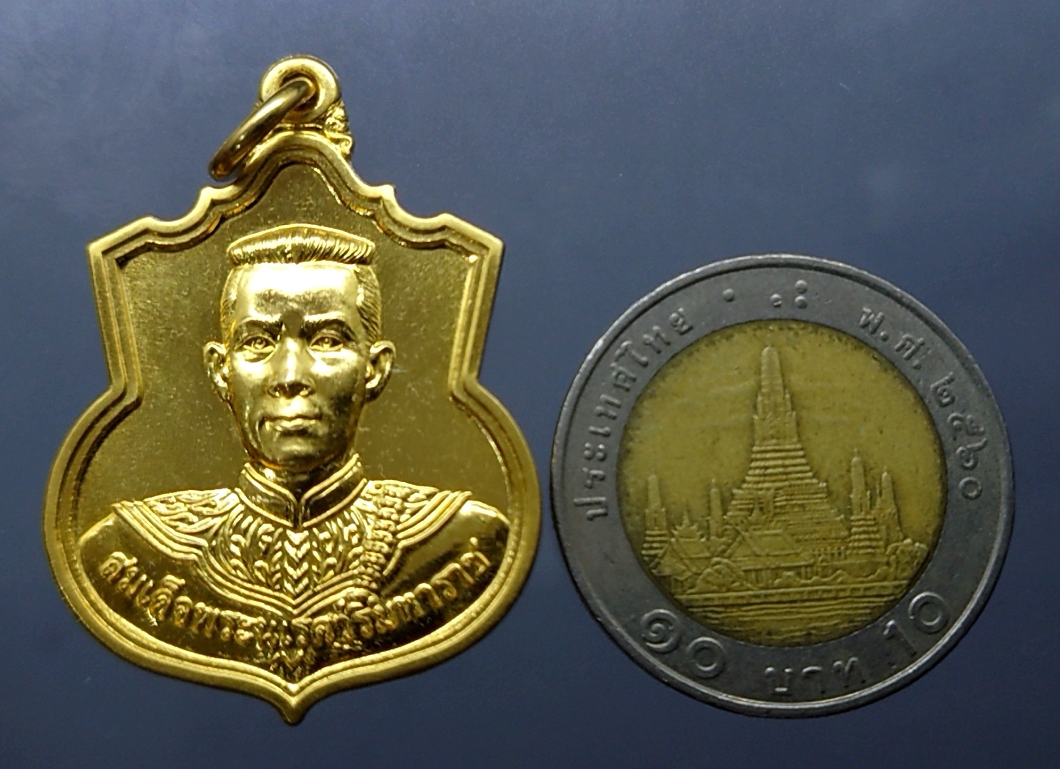 เหรียญทองคำ(หนัก 20 กรัม) ที่ระลึกพระนเรศวรมหาราช หลังพระนามาภิไธย สก รุ่นสู้ พร้อมกล่องเดิม ปี2548