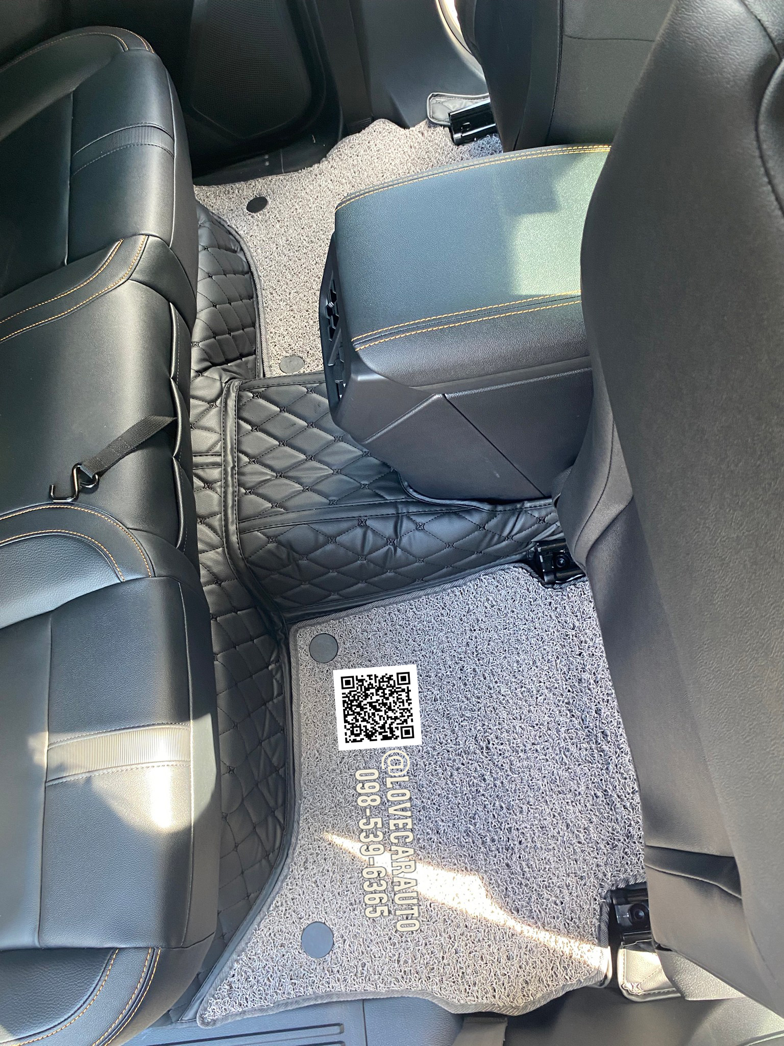 พรมปูพื้นรถยนต์ 7D Ford Ranger Next Gen 4Door 2022 สีดำด้ายดำ+ไวนิลสีเทา