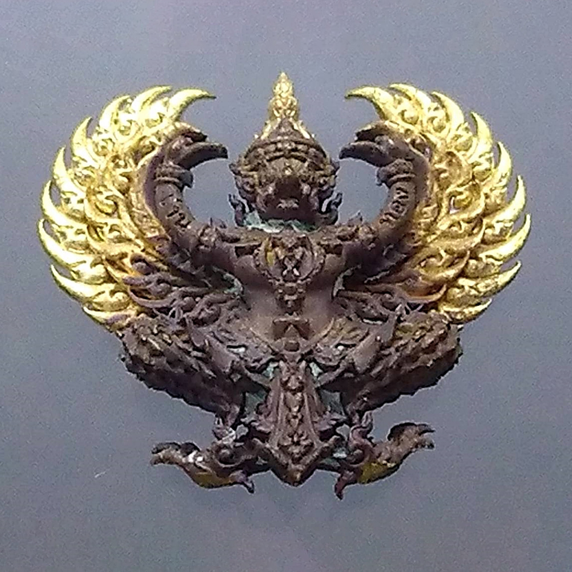 พญาครุฑ รุ่นรวยหมื่นล้าน หลวงพ่อพัฒน์ วัดห้วยด้วน เนื้อชนวนปีกทอง พิมพ์เล็ก 2563