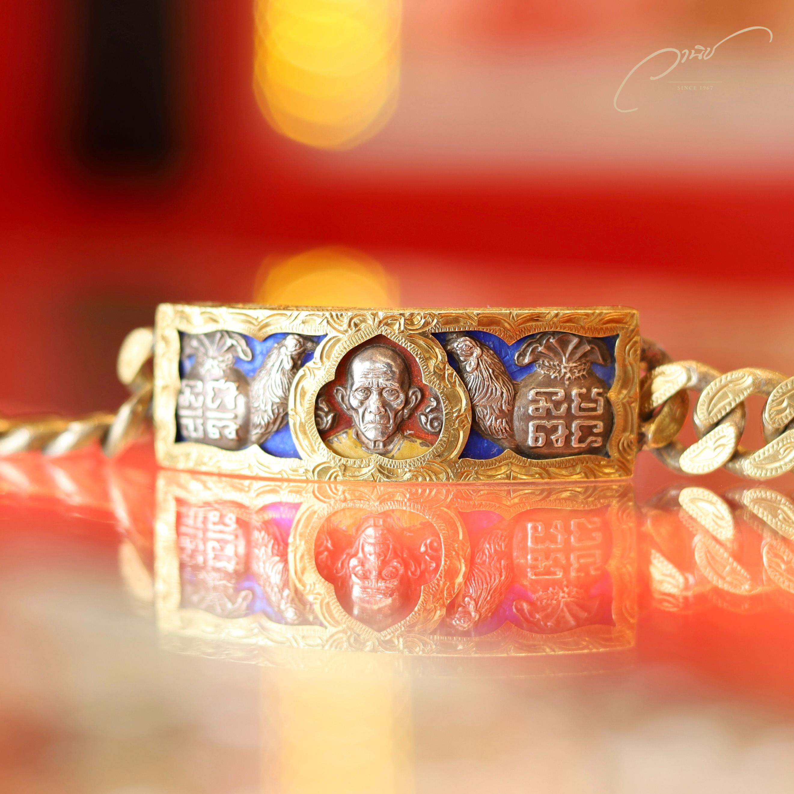 เลสหลวงพ่อรวย รุ่นไตรมาส 93 ปี 2557 น้ำหนัก 4 บาท เลี่ยมขอบทองแท้ แปะทองแท้ที่สายเลส