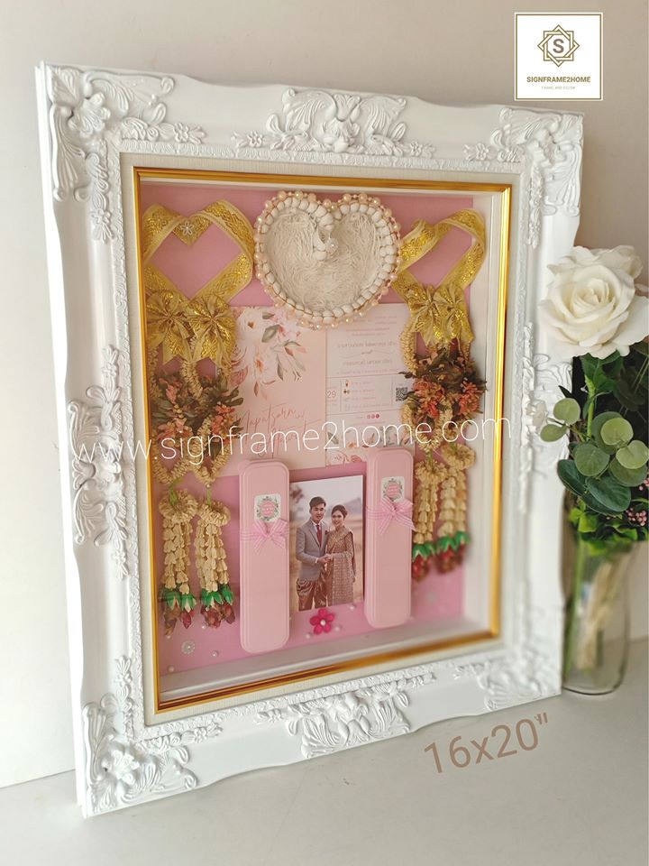 กรอบรูปทรงลึก ไม้หลุยซ์สีขาว ขนาด 16x20นิ้ว พื้นชมพู