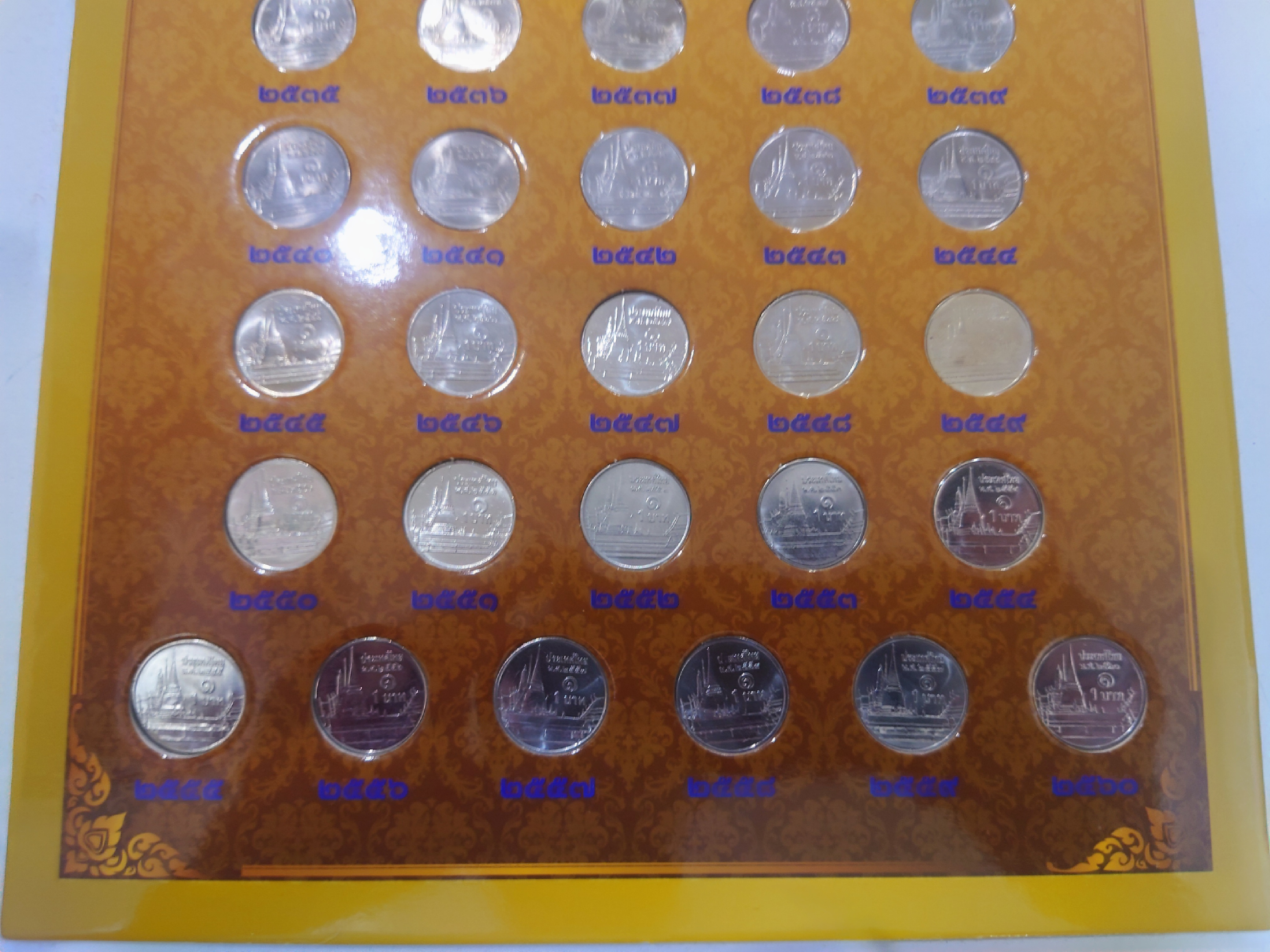 เหรียญ 1 บาท หมุนเวียน ครบชุด พ.ศ. หลังภาพพระศรีรัตนเจดีย์ รัชกาลที่9 ไม่ผ่านใช้ (ปี 2529 ผ่านใช้ ปี 30-60 ไม่ผ่านใช้)