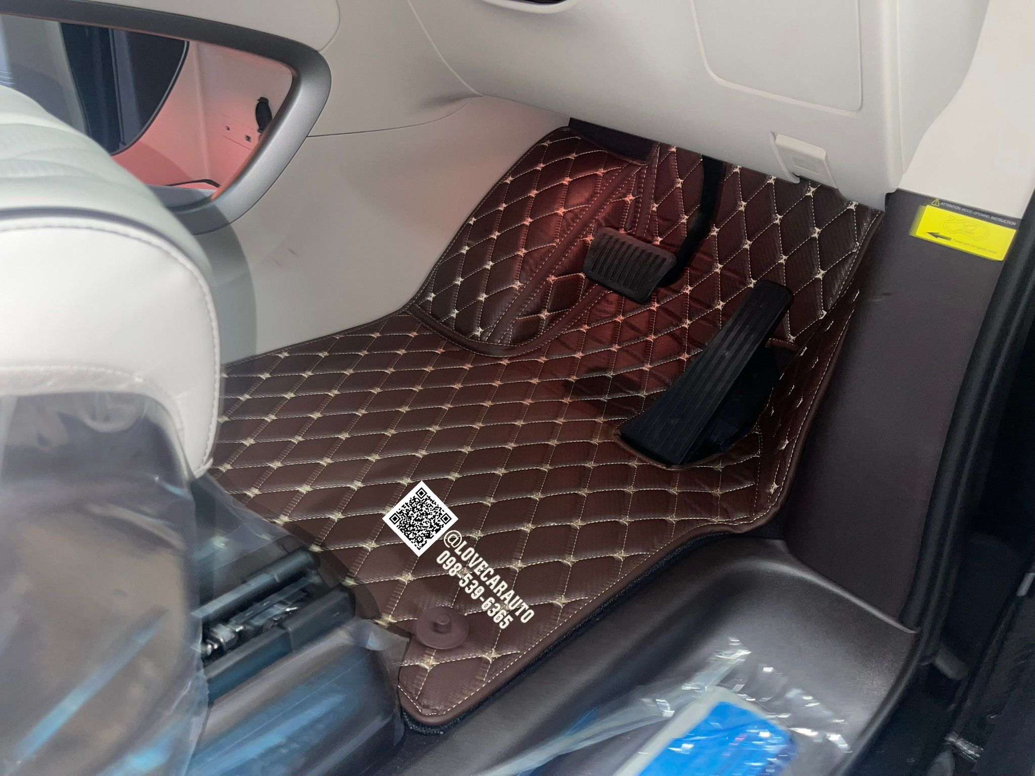 พรมปูพื้นรถตู้ 6D DENZA D9 เคฟล่าสีกาแฟ