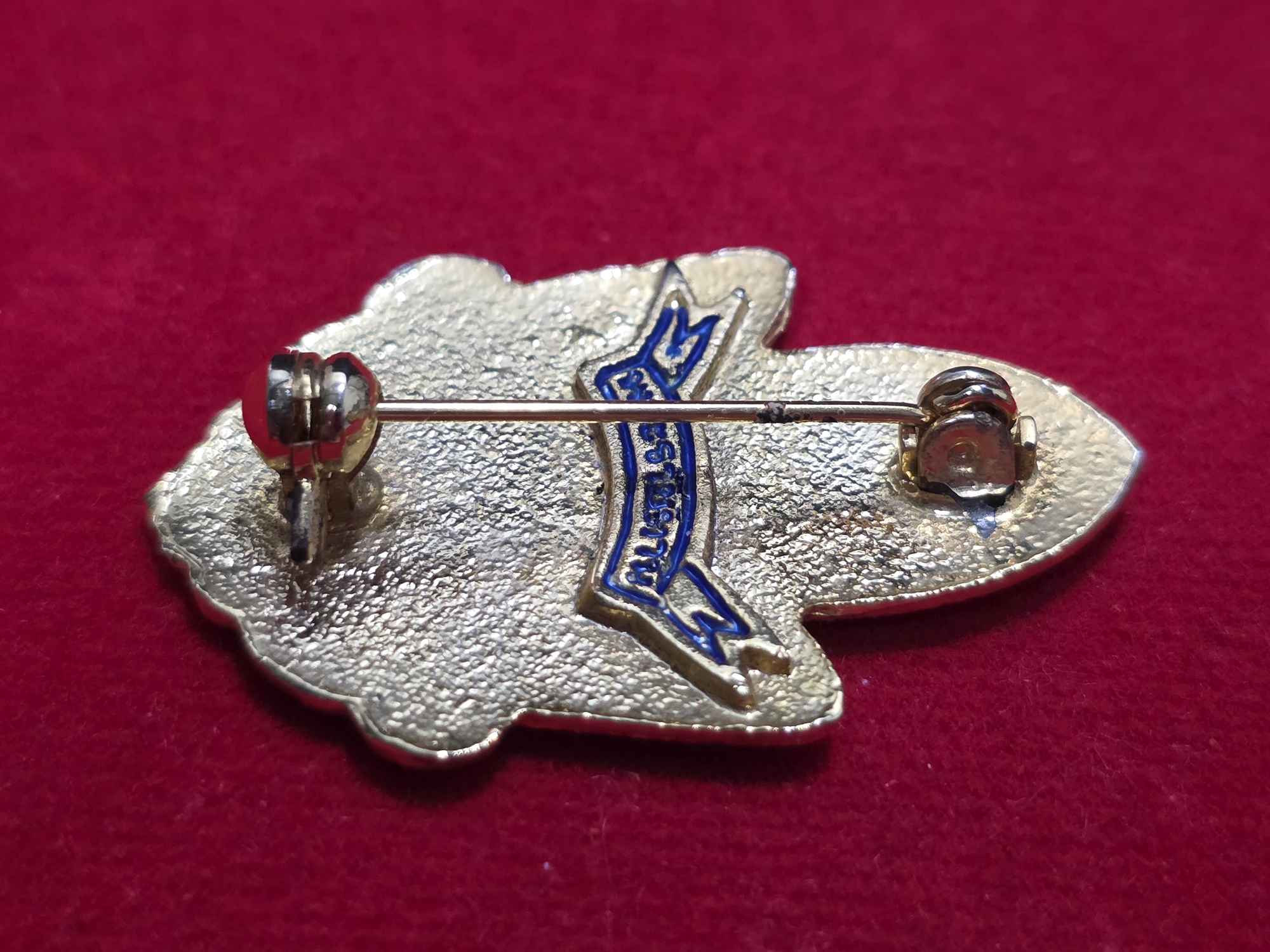 เข็มกลัดพระราชทาน ภปร กะไหล่ทอง ทีระลึกงานพระราชพิธีกาญจนาภิเษก ปี พ.ศ.2539 พร้อมกล่องเดิม