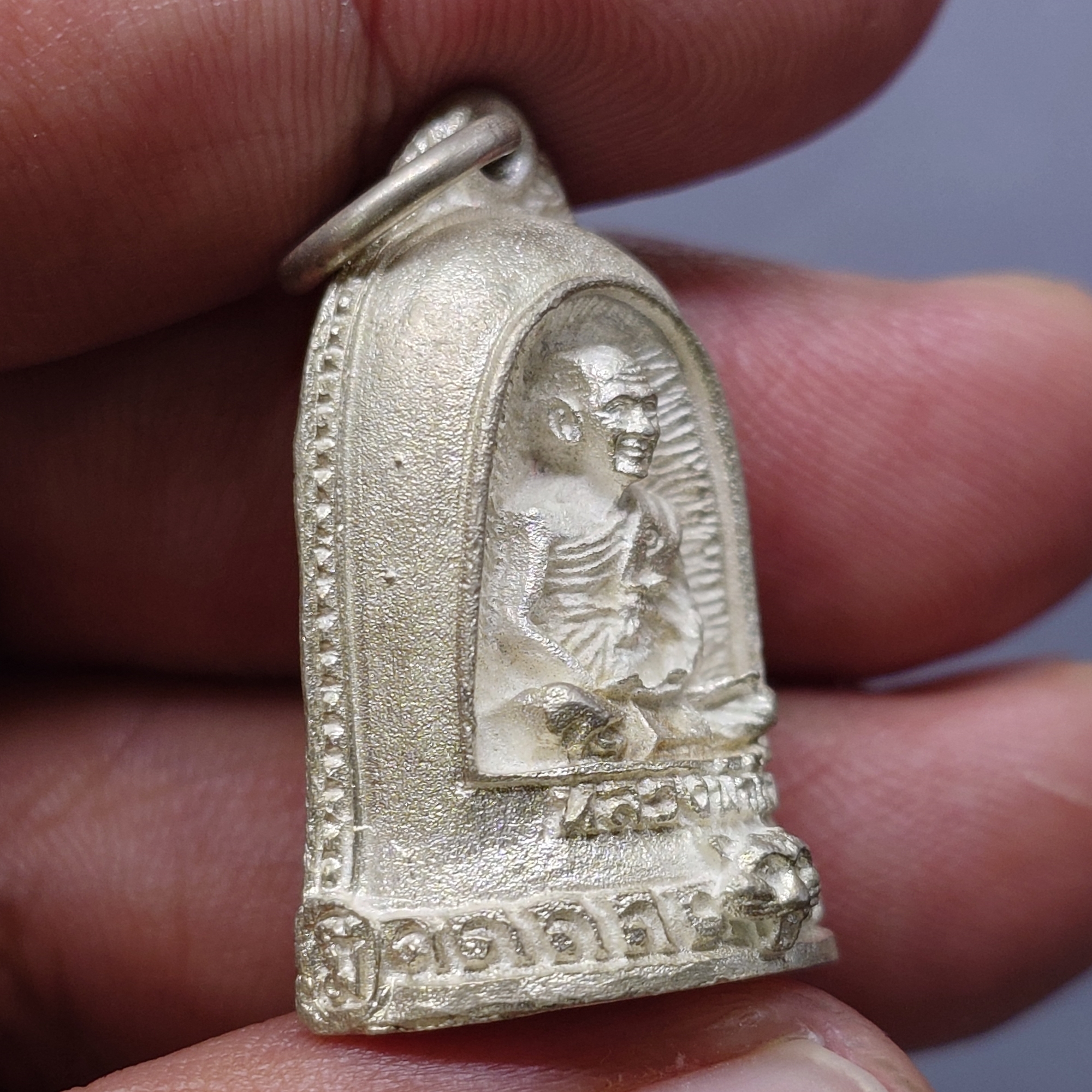 หลวงพ่อเปิ่น รุ่นมีสุข หล่อระฆังครึ่งซีก เนื้อเงิน วัดบางพระ จ.นครปฐม ปี 2535 พร้อมตลับเดิม แท้ทันหลวงพ่อ