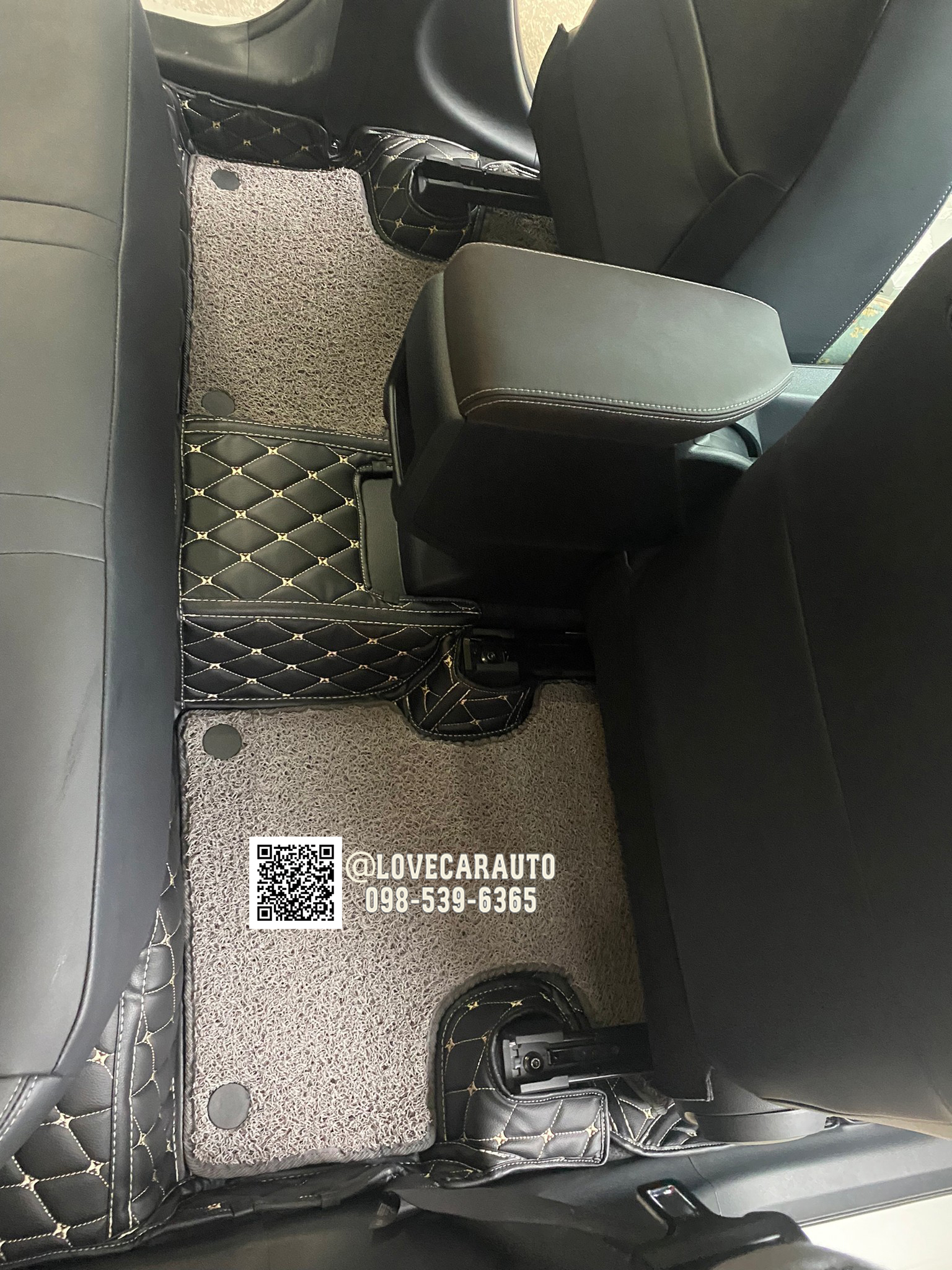 พรมปูพื้นรถยนต์ 7D Toyota Yaris Ativ 2023 สีดำด้ายทอง +ไวนิลเทา