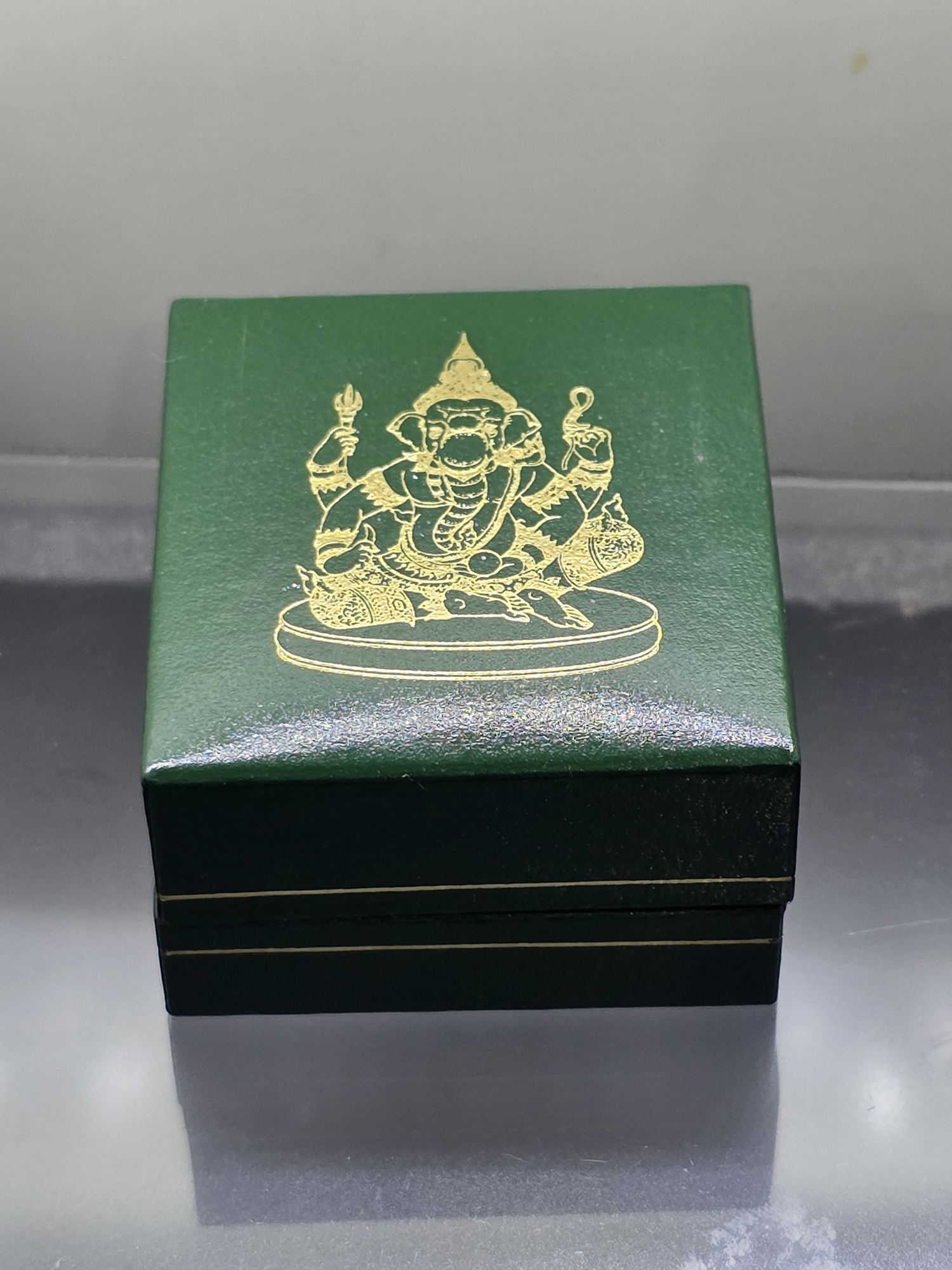 พระพิฆเนศ เทวสถานโบสถ์พราหมณ์ เนื้อเงินสามกษัตริย์ พิมพ์เล็ก ปี2539 พร้อมกล่องเดิม สภาพสวยเดิม