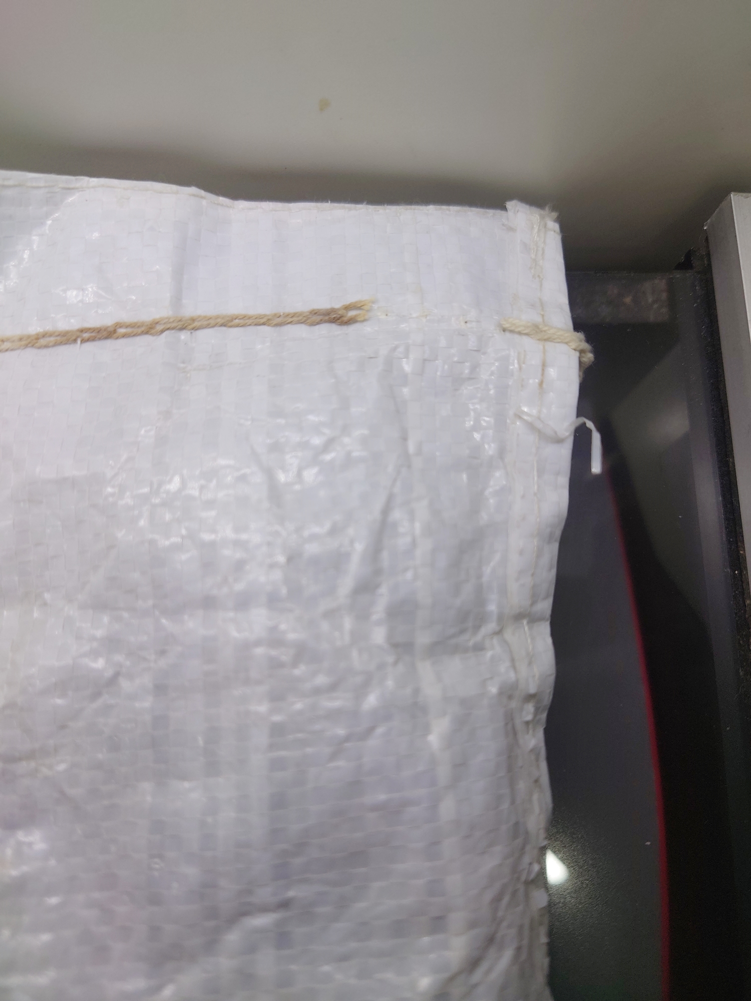 เหรียญยกถุง (400 เหรียญ) เหรียญหมุนเวียน 25 สตางค์ อลูมิเนียมบรอนซ์ ปี พ.ศ.2548 ไม่ผ่านใช้