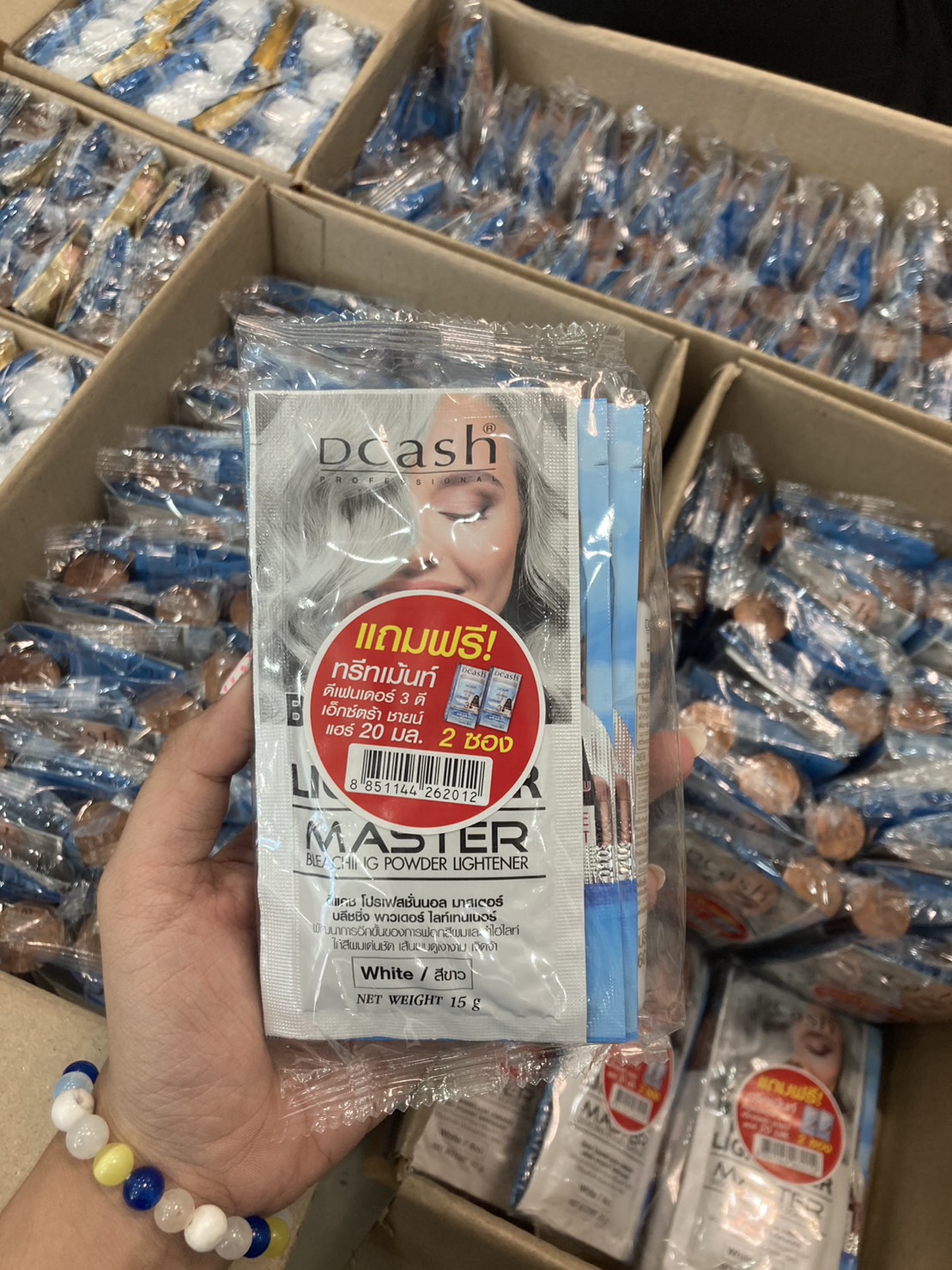 ฟอกสีผม ดีแคช โปรเฟสชั่นนอลมาสเตอร์บลีชชิ่งพาวเดอร์ไลท์เทนเนอร์ แถมฟรีทรีทเม้นท์บำรุง2ซอง