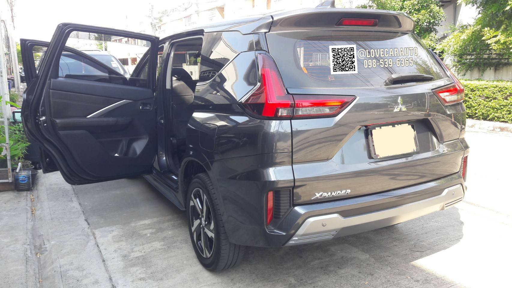 พรมปูพื้นรถยนต์ 7D Mitsubishi xpender ดำด้ายแดง+ไวนิลดำ