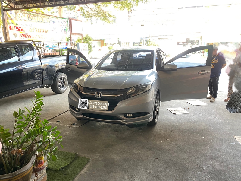 พรมปูพื้นรถยนต์ 7D Honda HRV 2018 สีเทา + กระดุมเล็กดำ