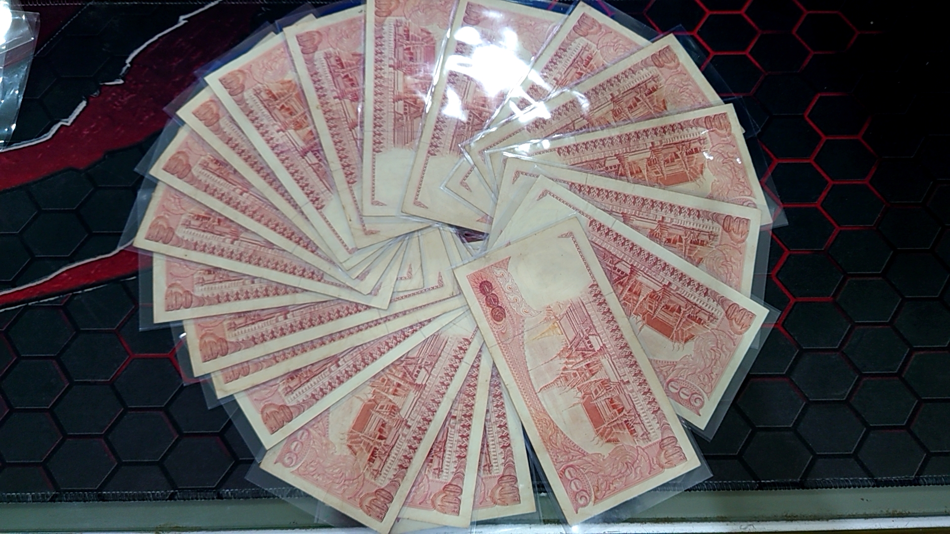 ธนบัตร 100 บาท แบบ 11 ผ่านใช้งาน (ราคาต่อ 1 แบงค์)