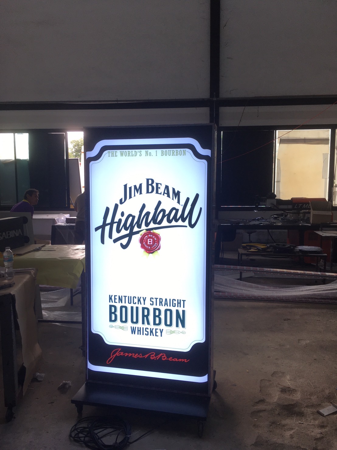 งานป้ายกล่องไฟล้อเลื่อน งานJIM BEAM