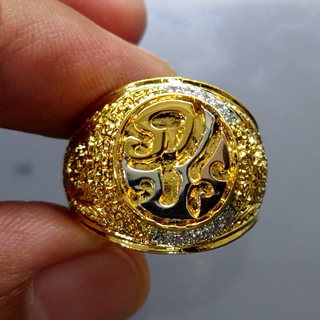 แหวนมหามงคล ภปร. ชุดเราเทิดทูนองค์เหนือหัว ฉลองสิริราชสมบัติครบ 60 ปี พ.ศ.2549