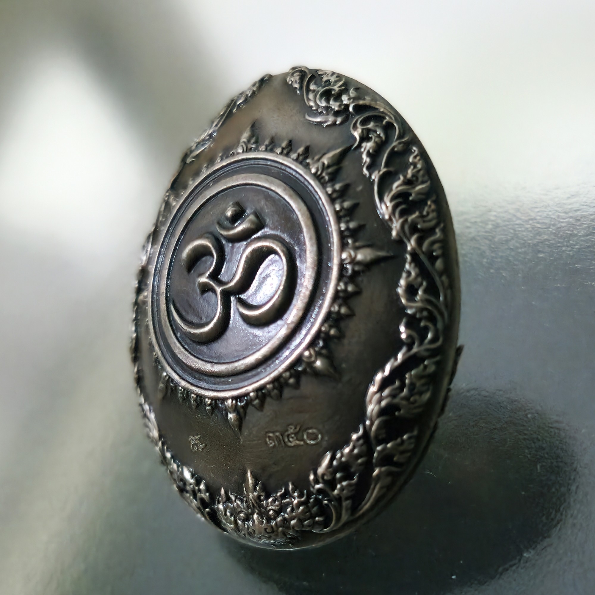 เหรียญหล่อพระพิฆเนศ เนื้อไวท์บรอนซ์รมซาติน องค์ชุบทอง รุ่น คณปติ คเณศแห่งความสำเร็จ หลวงปู่ยูร วัดหนองป่าหมาก ปี64