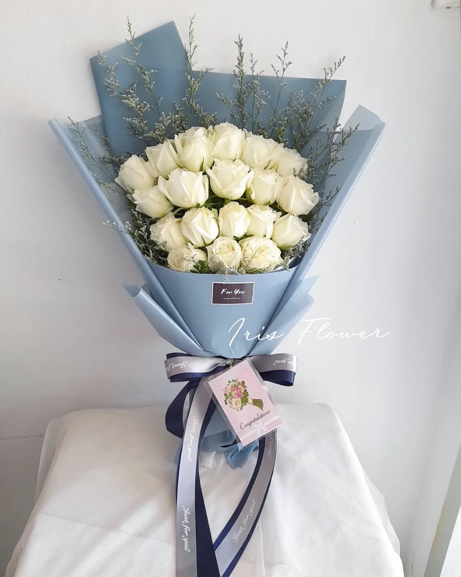 ช่อดอกกุหลาบสีขาว