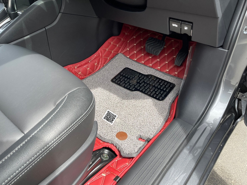 พรมปูพื้นรถยนต์ nissan Almera 2023 vvipด้ายคู่สีแดงไวน์ พร้อมเสริม พรมไวนิลเทา