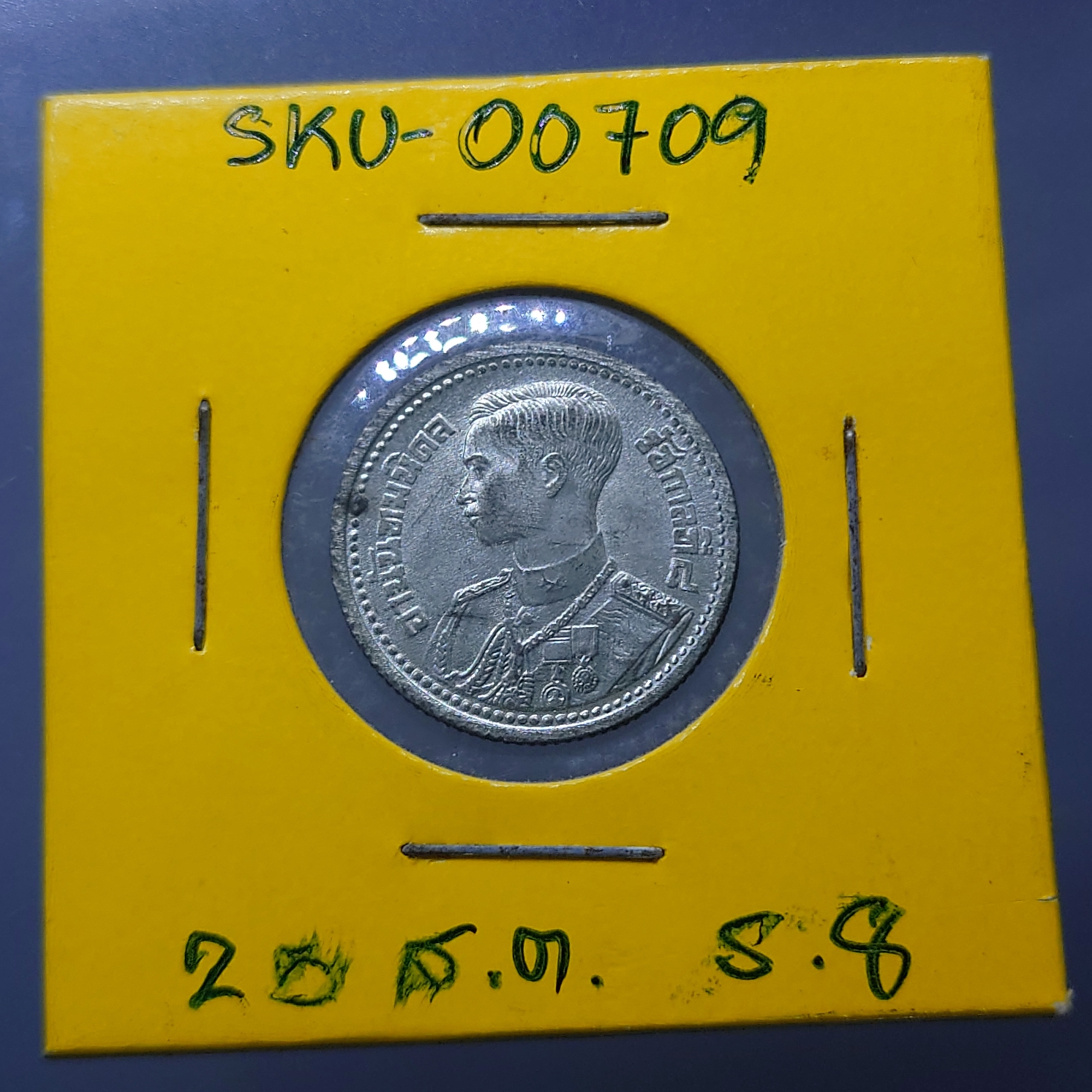 เหรียญดีบุก 25 สตางค์ พระบรมรูป ร.๘ - ตราพระครุฑพ่าห์ (พระเศียรเล็ก) พ.ศ.2489 ไม่ผ่านใช้งาน เก่าเก็บ มีคราบดำบ้าง