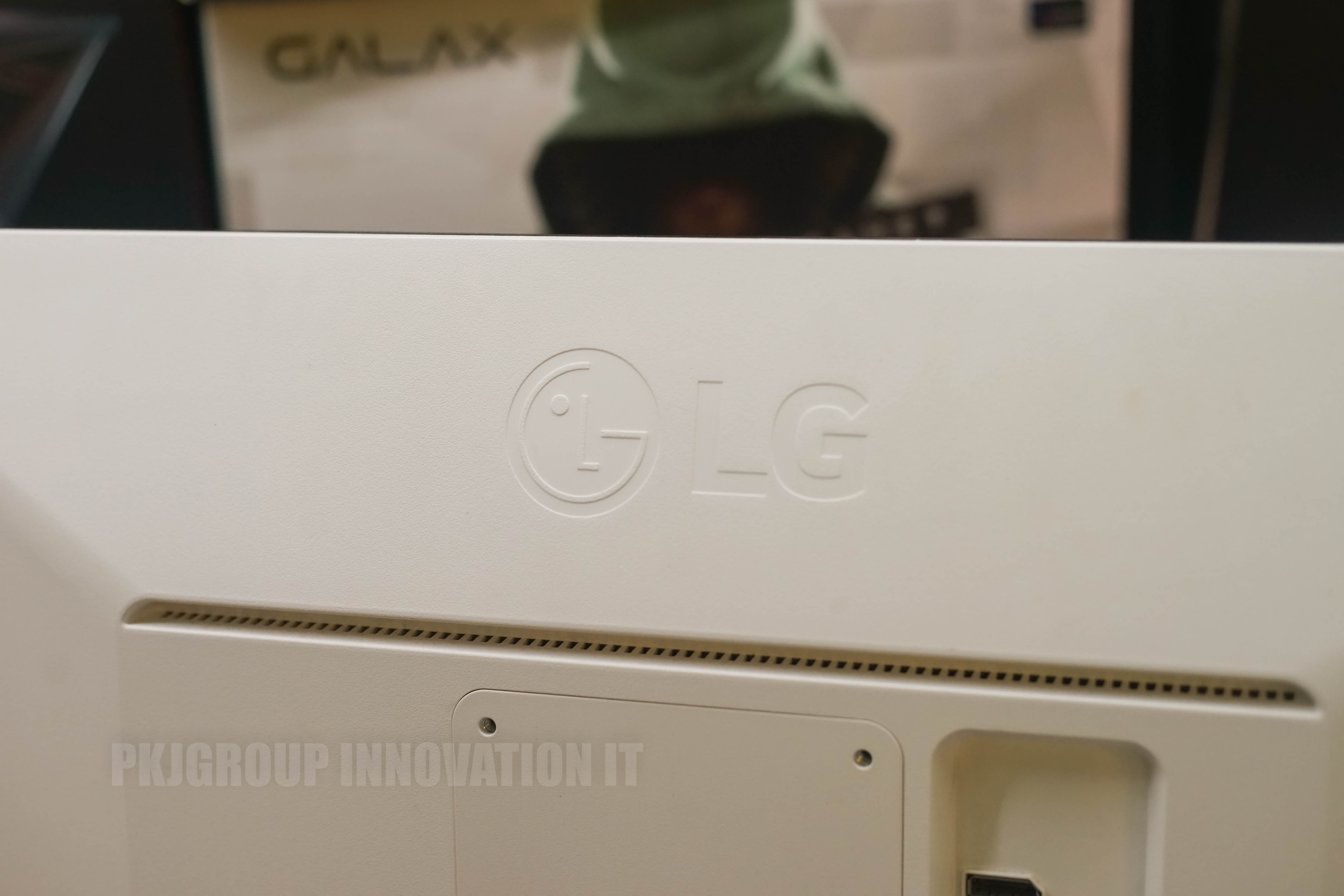 จอคอมมือสอง 4K LG 27UL600-W.ATM 27" IPS 60 Hz *มีรอยขีดที่จอ