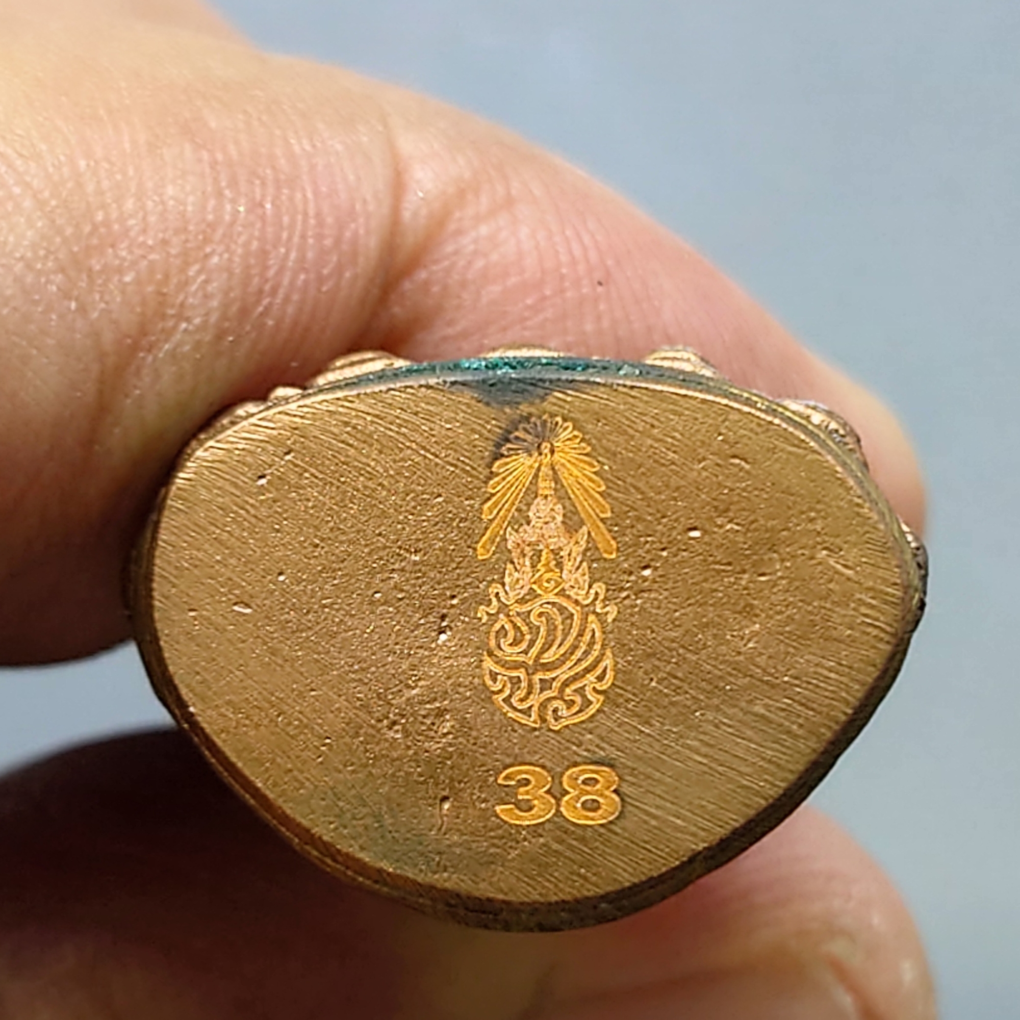 พระกริ่งพุทโธ ภปร เนื้อสัมฤทธิ์ ฐานทองแดง วัดบวรนิเวศวิหาร ปี2554 พร้อมกล่องเดิม