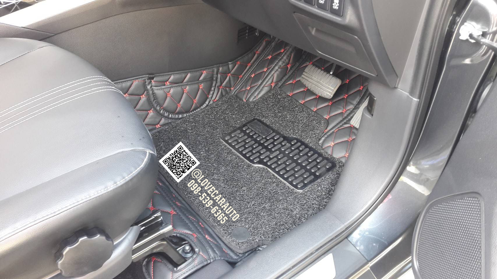 พรมปูพื้นรถยนต์ 7D Mitsubishi xpender ดำด้ายแดง+ไวนิลดำ