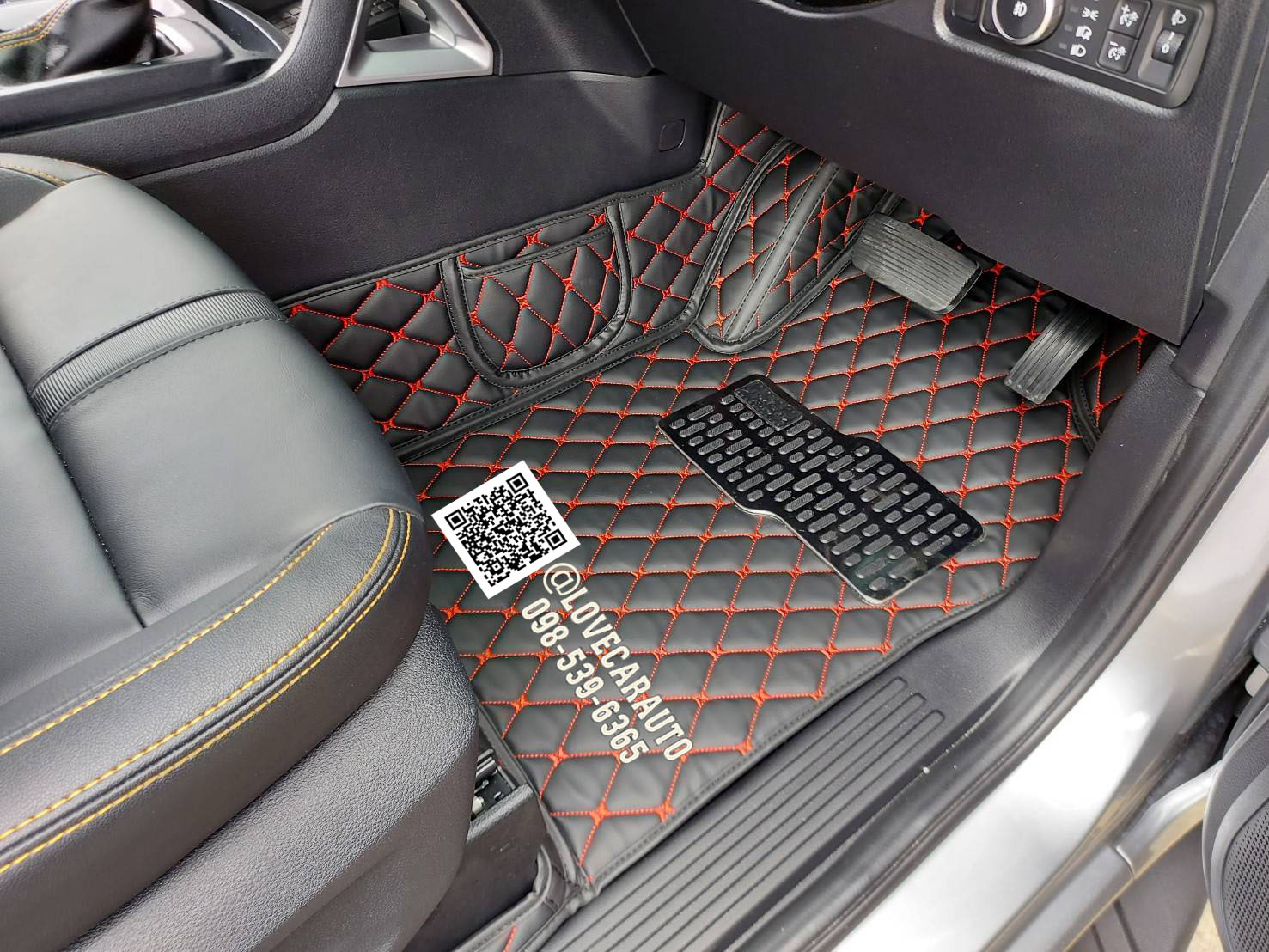 พรมปูพื้นรถยนต์ 6D Next-Gen Ford Ranger Raptor 2022 4ประตู สีดำด้ายแดง