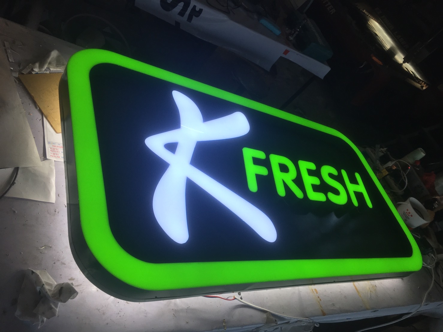 ป้ายตัวอักษรไฟแอลอีดี ไฟออกหน้า งานK FRESH