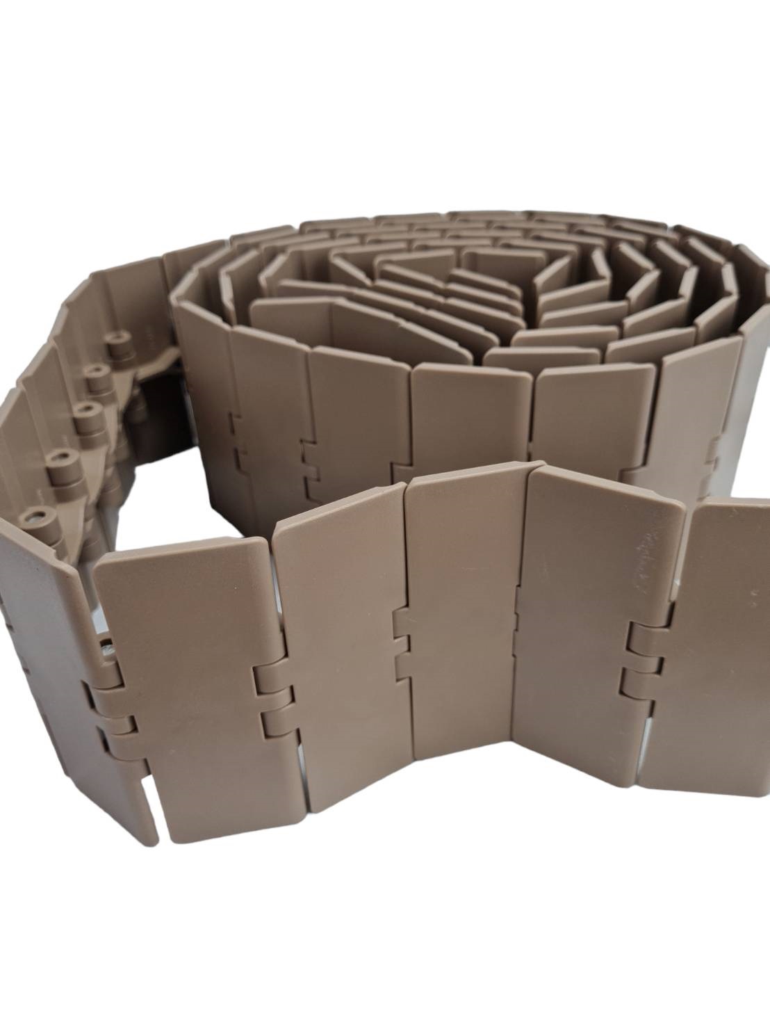 820-K400 Straight Top chain width 101.6 mm Pitch 38.1mm POM material Brow color สายพานลำเลียง(Conveyer) ขวดในโรงงานอุตสาหกรรมเป่าขวดหรือโรงงานผลิตน้ำ