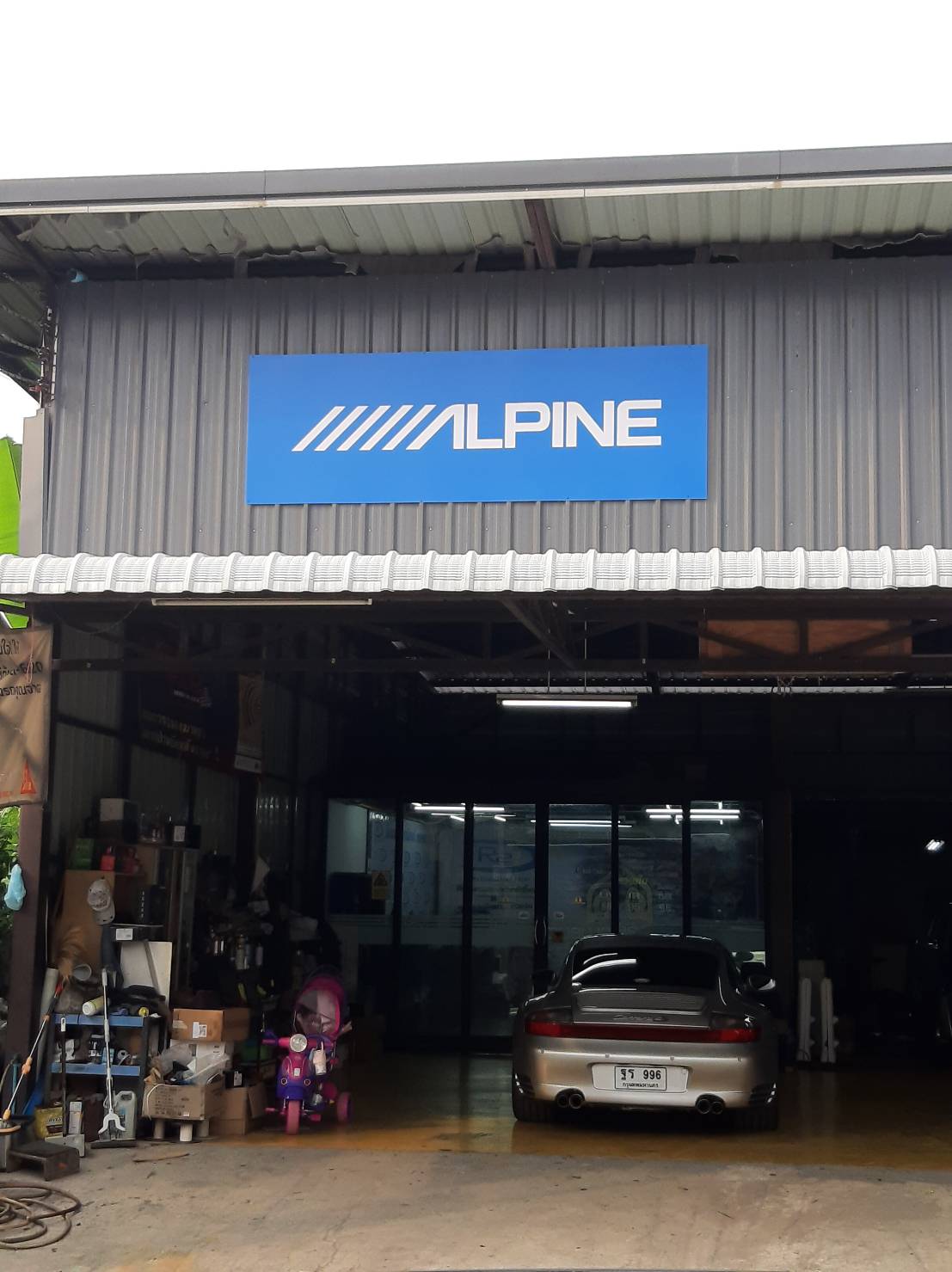ป้ายปริ้นท์ลงบนแผ่นอะคริลิคพร้อมติดตั้ง งานALPINE