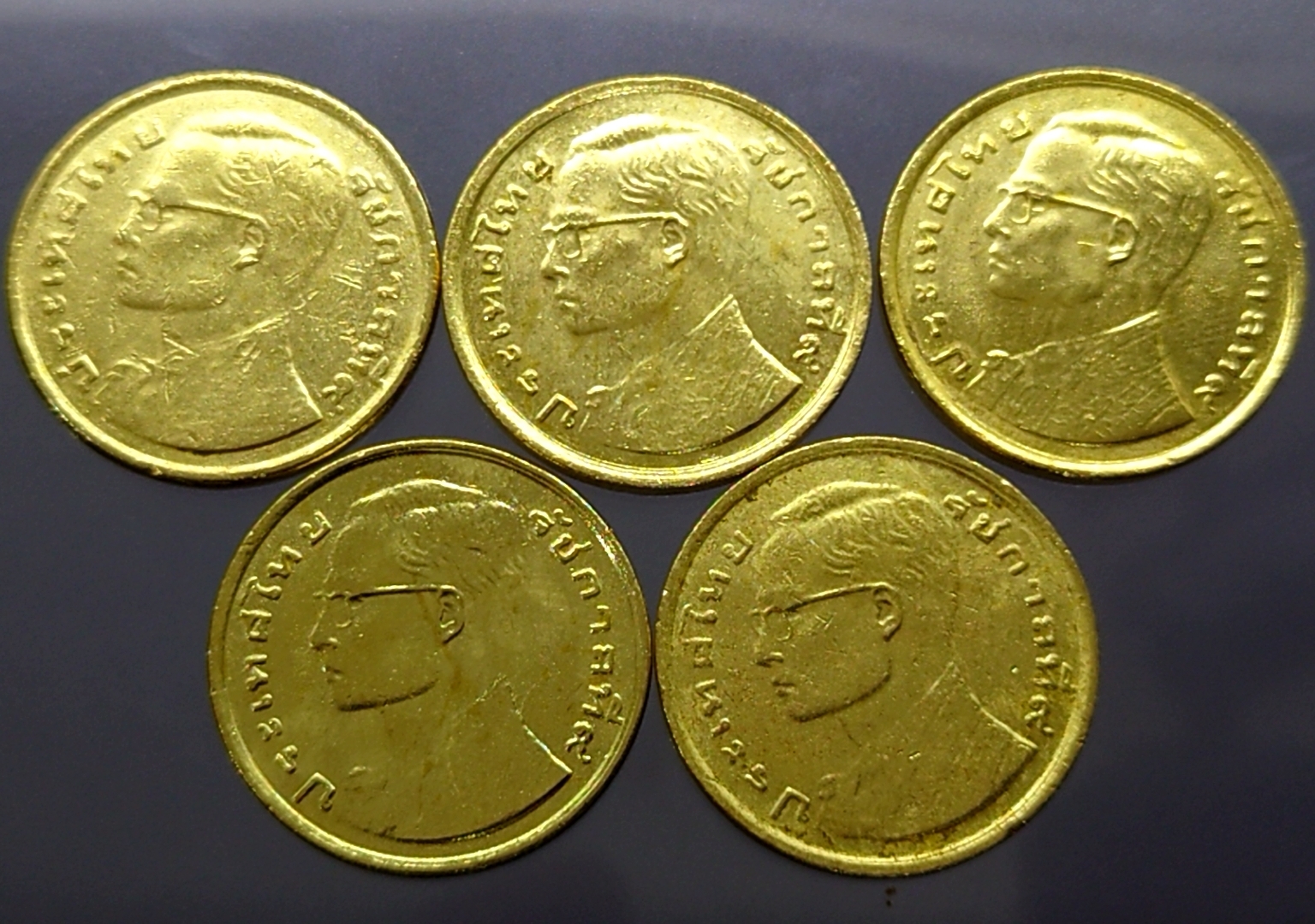 ชุด 5 เหรียญ เหรียญ 50 สตางค์ สีทอง ปี พศ 2523 ผ่านใช้งาน