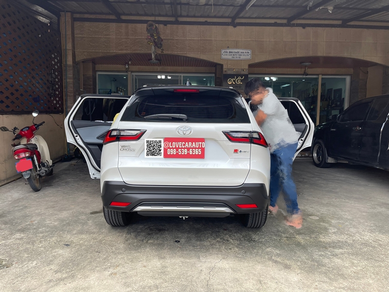 พรมปูพื้นรถยนต์ 7D Toyota Yaris cross 2023 เคฟล่าสีดำด้ายดำ +ไวนิลดำ