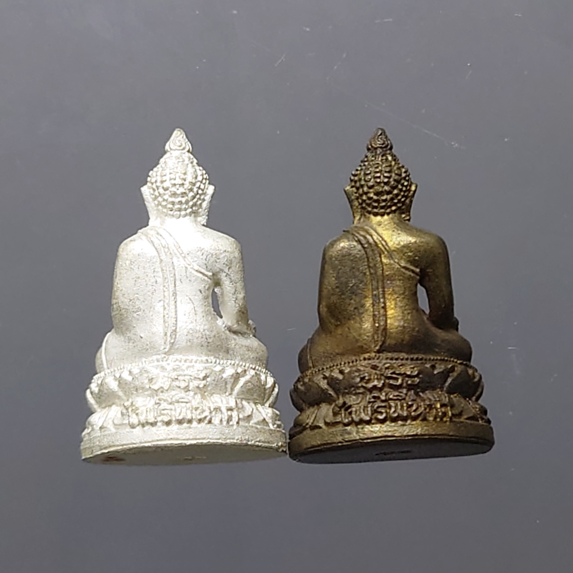 พระชัยวัฒน์ไพรีพินาศ (ชุด 2 องค์ เนื้อเงิน เนื้อนวะ สูง 2 เซ็น) ญสส วัดบวรนิเวศวิหาร ปี2537 พร้อมกล่องเดิม สภาพสวย