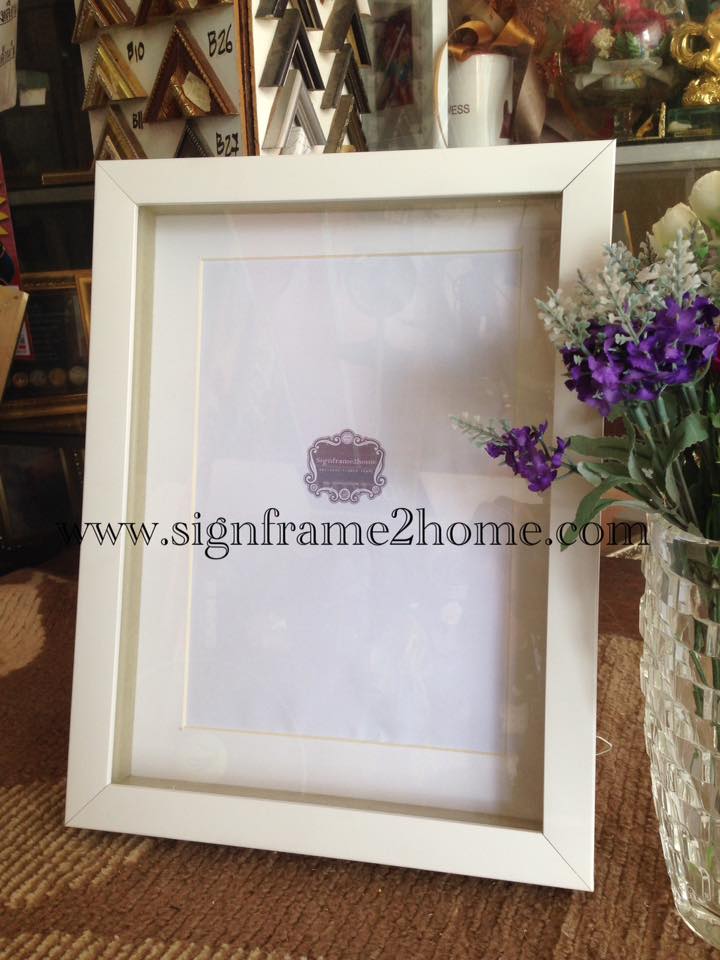 กรอบไม้ทรงลึกสีขาวเรียบ