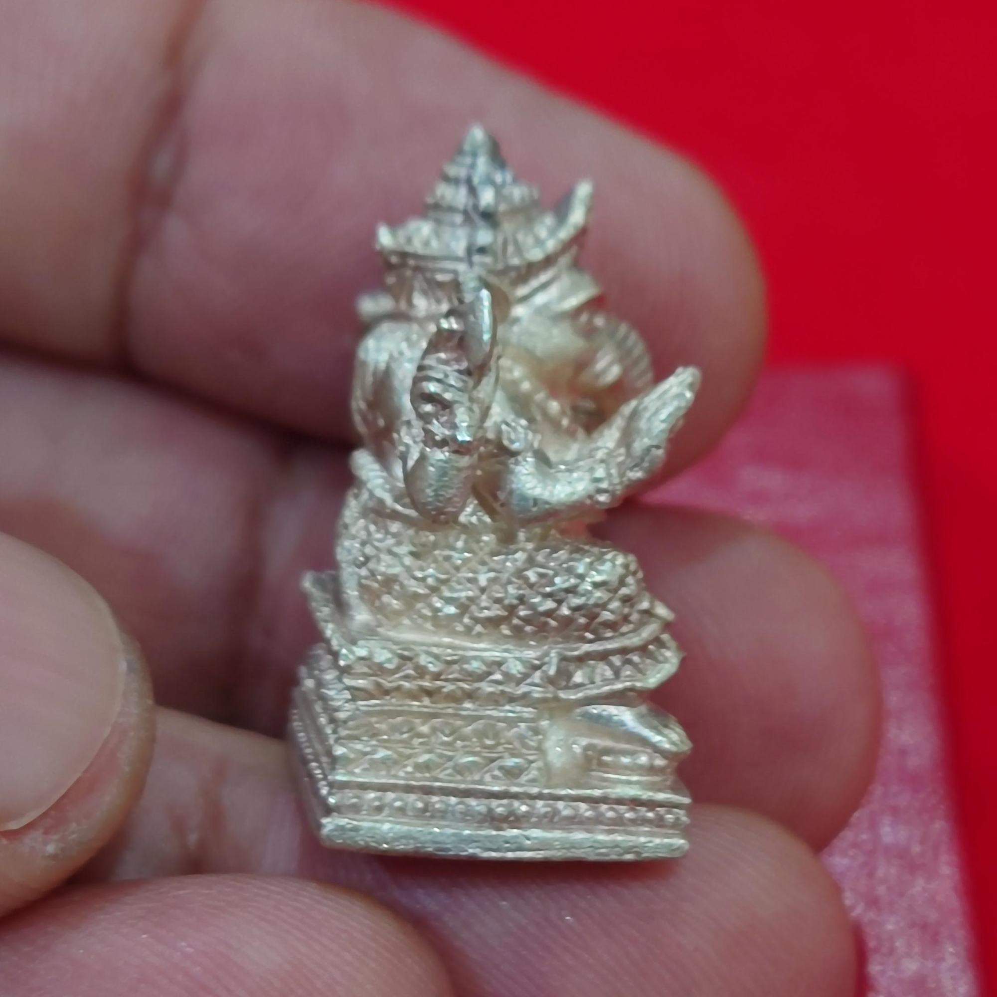 รูปหล่อพระพิฆเนศ เทพเจ้าแห่งความสำเร็จ เนื้อเงิน ปางนั่งประทานพร ครบรอบ 25ปี นิตยสารดาราภาพยนตร์ พ.ศ.2544