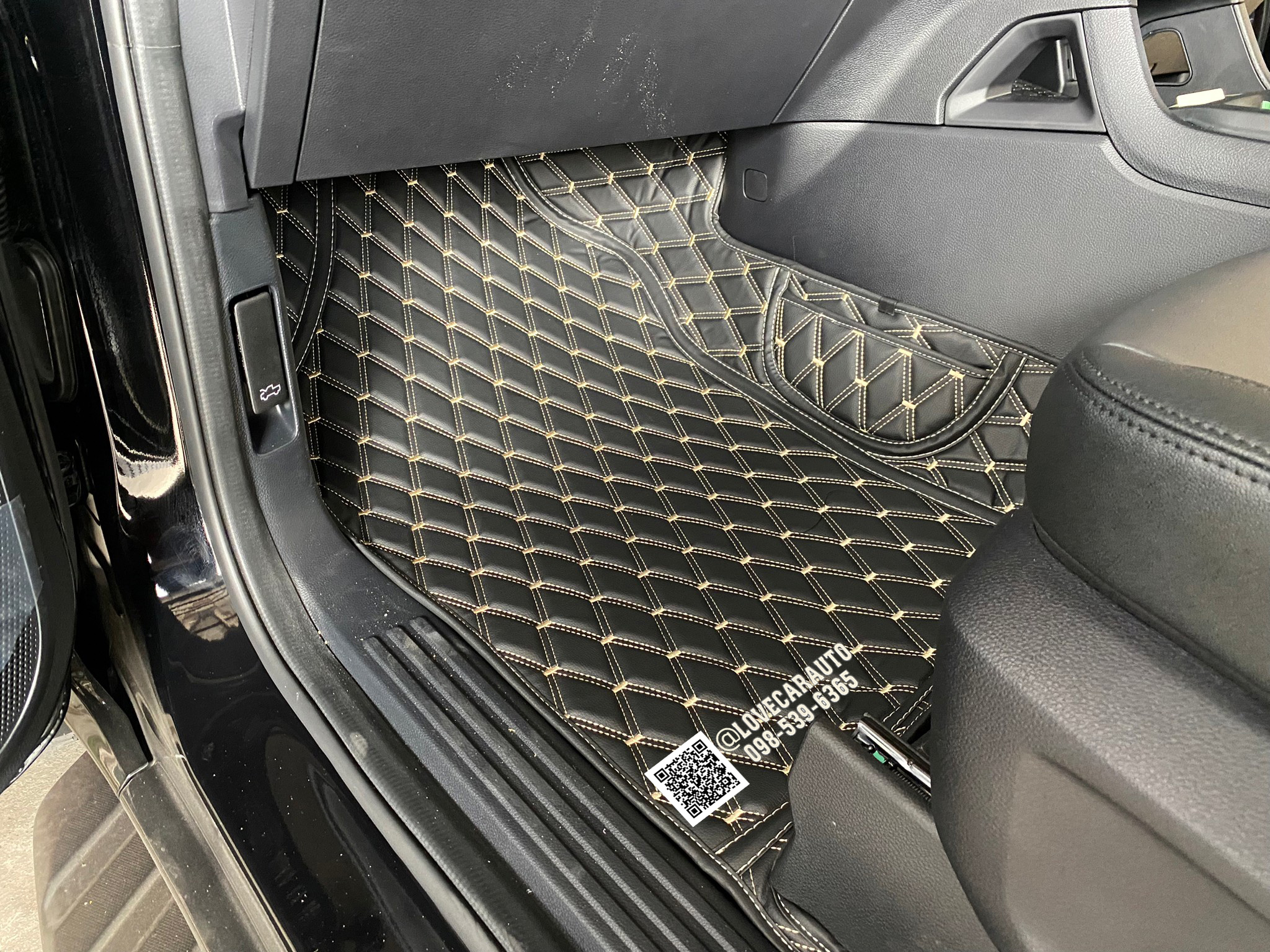 พรมปูพื้นรถยนต์ Ford Everest 2023 VVIP ด้ายคู่สีดำด้ายทอง