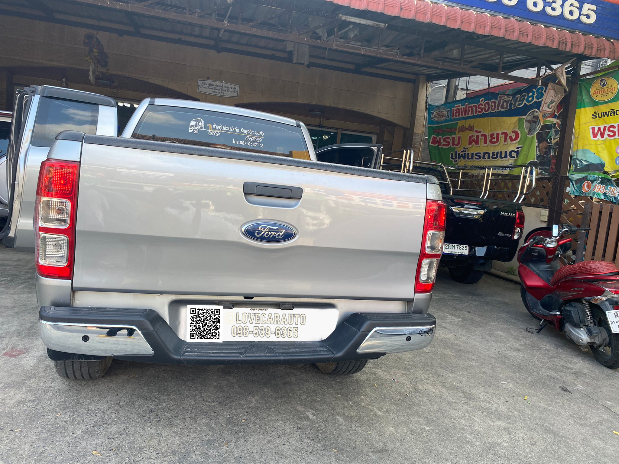 พรมปูพื้นรถยนต์ 6D Ford Ranger Cab 2016 สีดำด้ายฟ้า