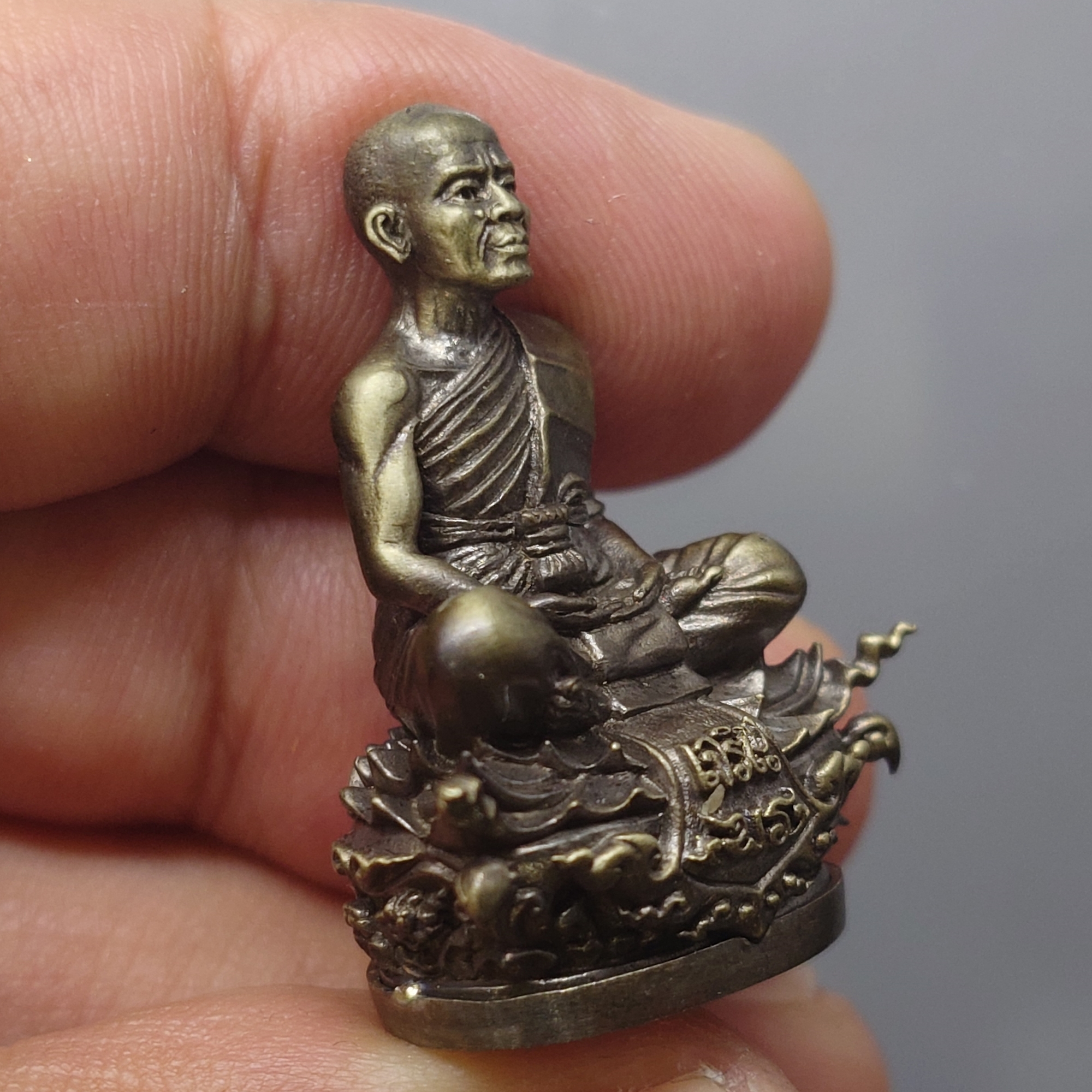 พระกริ่งเจริญพร ๑๙ เนื้อชนวนเงิน หลวงพ่อคูณ วัดบ้านไร่ พร้อมกล่องเดิม ใบเซอร์ พ.ศ.2557 รับประกันแท้ ทันหลวงพ่อ