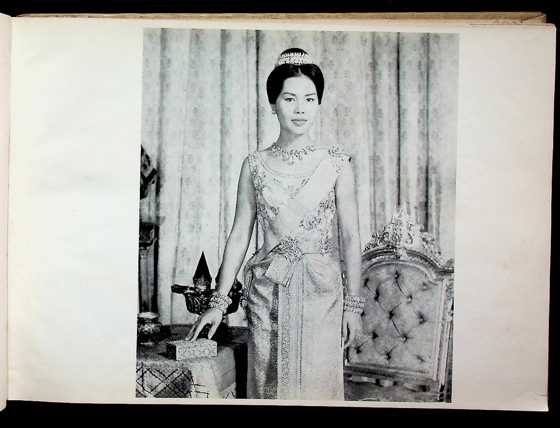 อนุสรณ์ ๒๕๑๓ โรงเรียนดุสิตพณิชยการ จังหวัดพระนคร