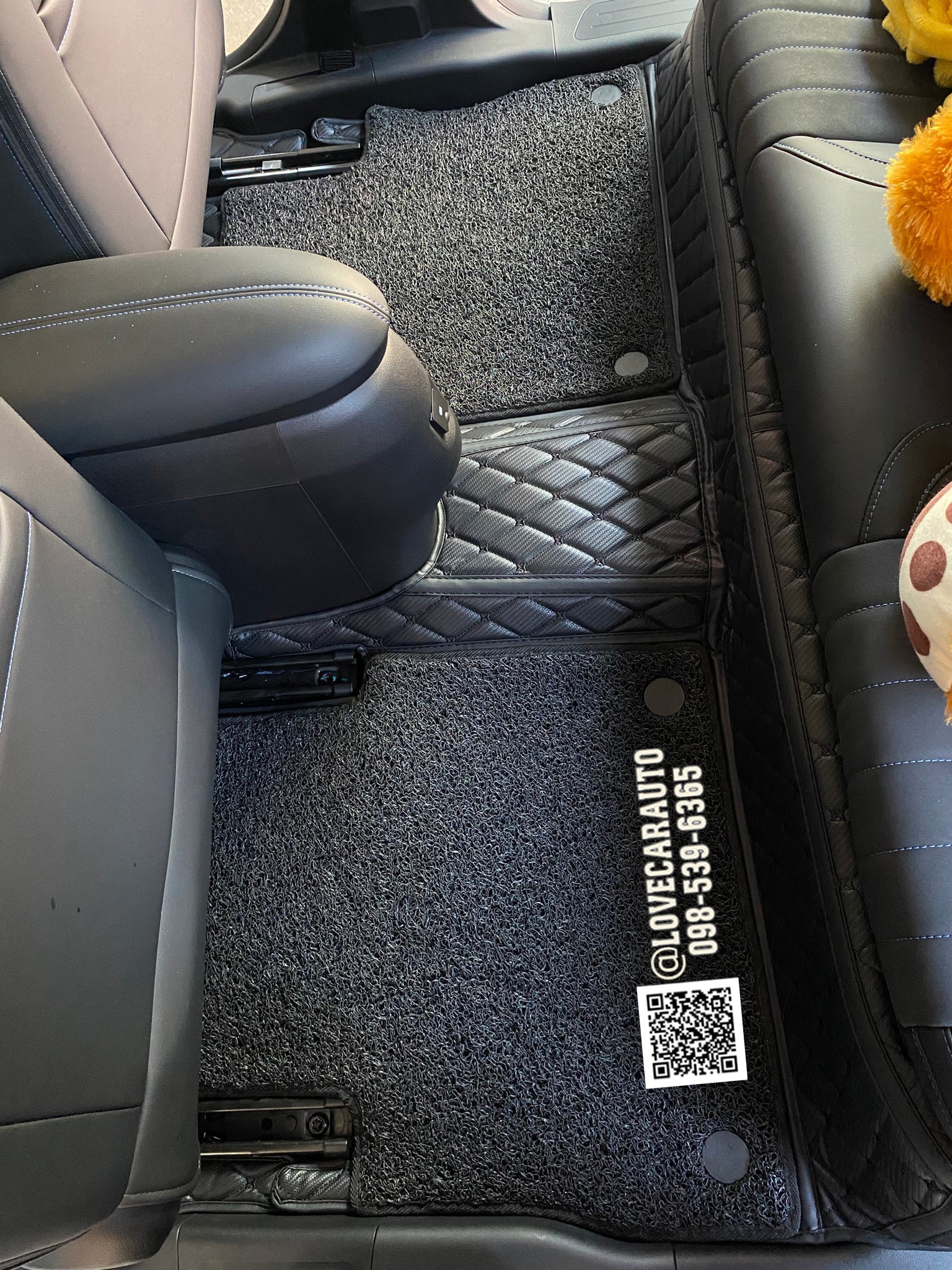 พรมปูพื้นรถยนต์ พรม7D Gmw ORA Good cat 2022 ลายเคฟล่า สีดำด้ายดำ+ไวนิลดำ