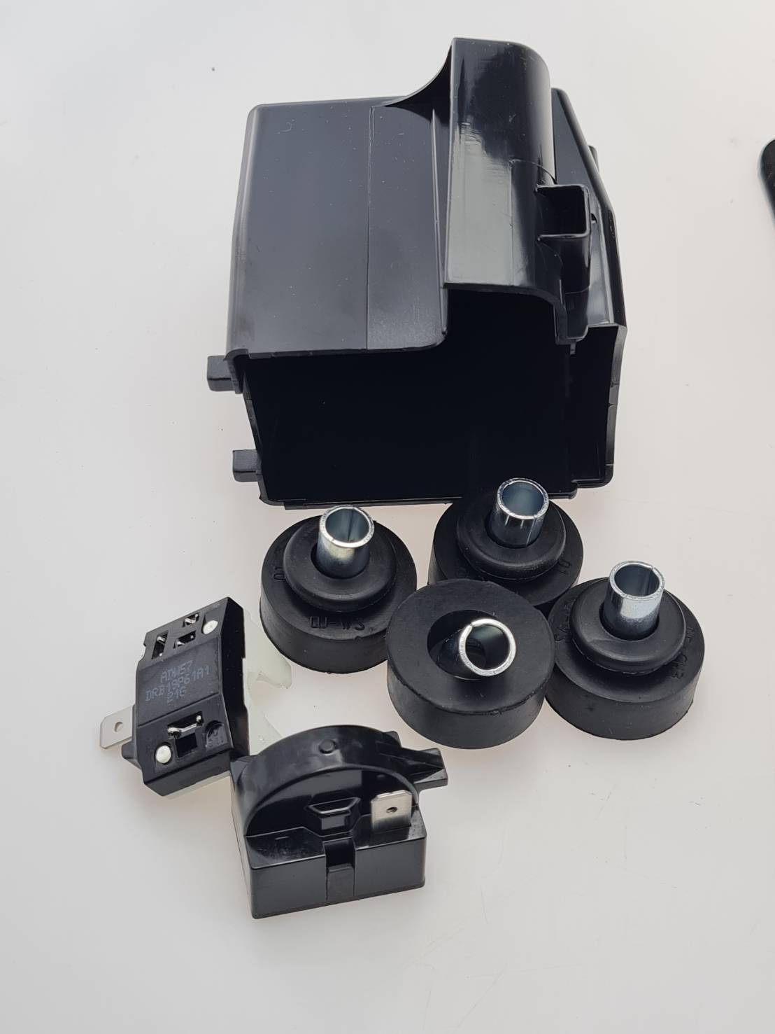 ADW57 คอมเพรสเชอร์ 1/5 แรงม้า R134a LBP สำหรับตู้แช่ ตู้เย็น Compressor ของใหม่ พร้อมอุปกรณ์ ดีเลย์ โอเวอร์โหลด