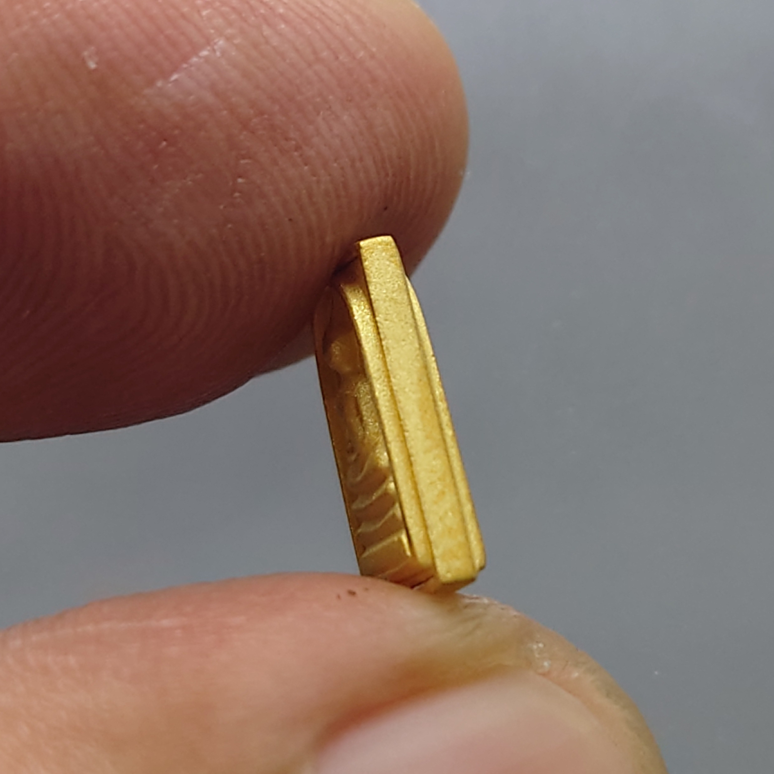 สมเด็จพระพุฒาจารย์ โต หลังพระสมเด็จ เนื้อทองคำแท้ รุ่นอุดมโชคโภคทรัพย์ วัดโสธรวราราม พ.ศ.2550 พร้อมกล่องเดิม