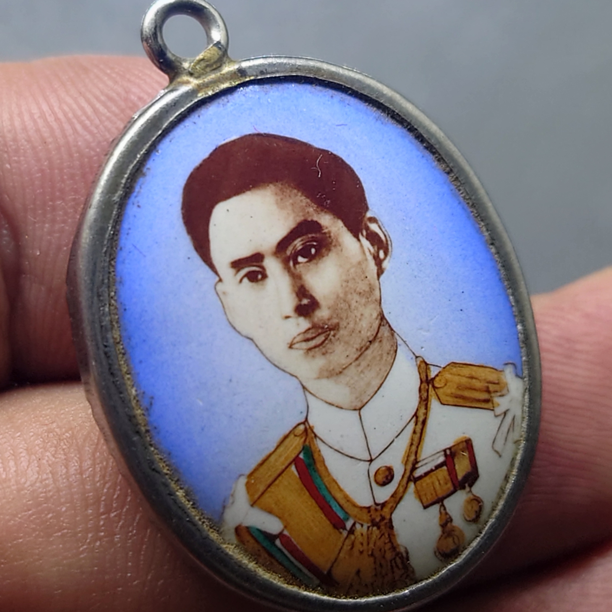 ล็อกเก็ต รัชกาลที่8 หลังพระปรมาภิไธย ย่อ อปร โรงพยาบาล อานันทมหิดล