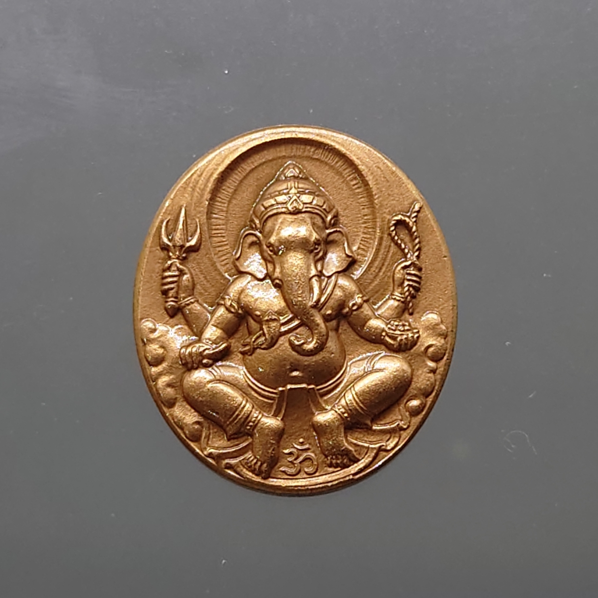 เหรียญพระพิฆเนศ หลังโอม พิมพ์เล็ก เนื้อทองแดงซาติน ที่ระลึก 108 ปี แห่งการสถาปนากรมศิลปากร 2562