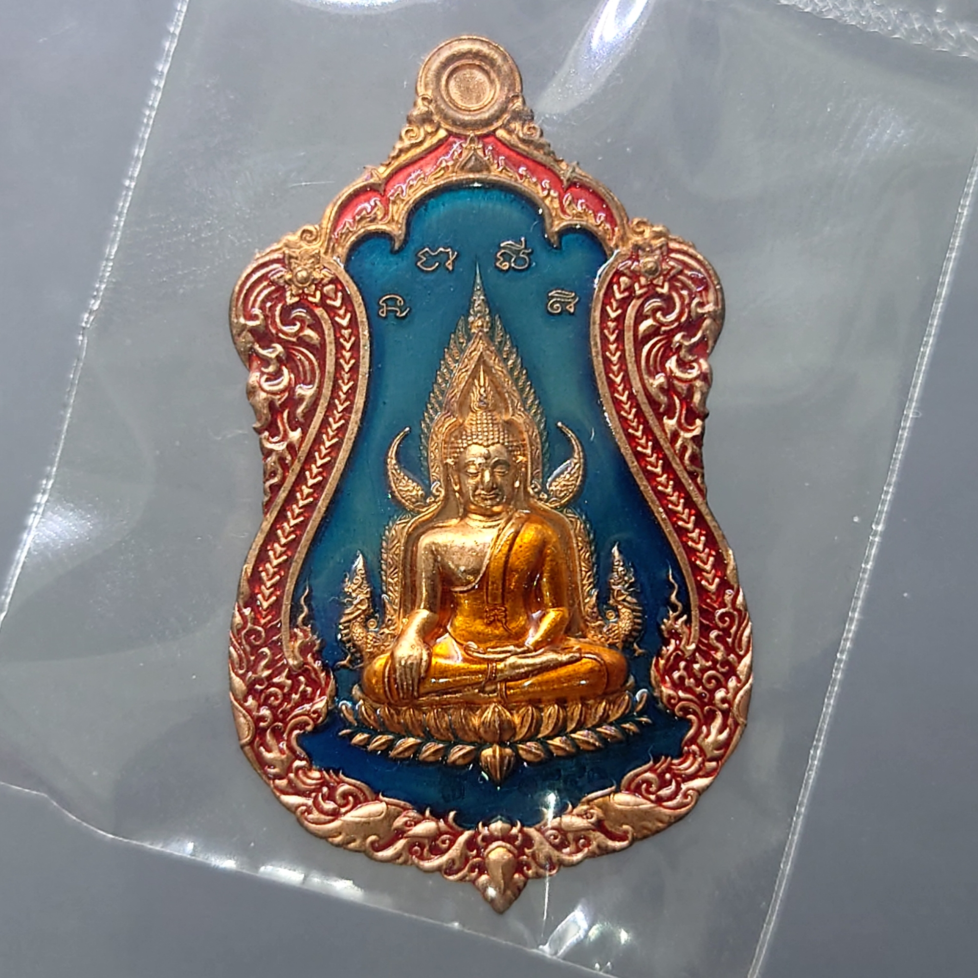 พระพุทธชินราช หลัง ท้าวเวสสุวรรณ รุ่นขุมทรัพย์มหาเทพ เนื้อทองแดงลงยา 2 หน้า พื้นน้ำเงิน วัดสุทัศน์ๆ ปี2565