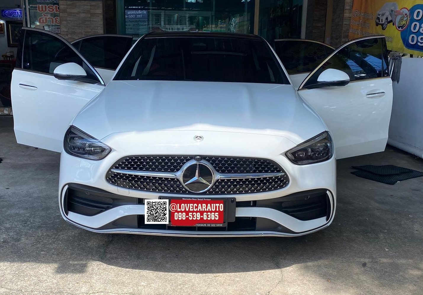 พรมปูพื้นรถยนต์ Benz C350e W206 สีแดงไวน์